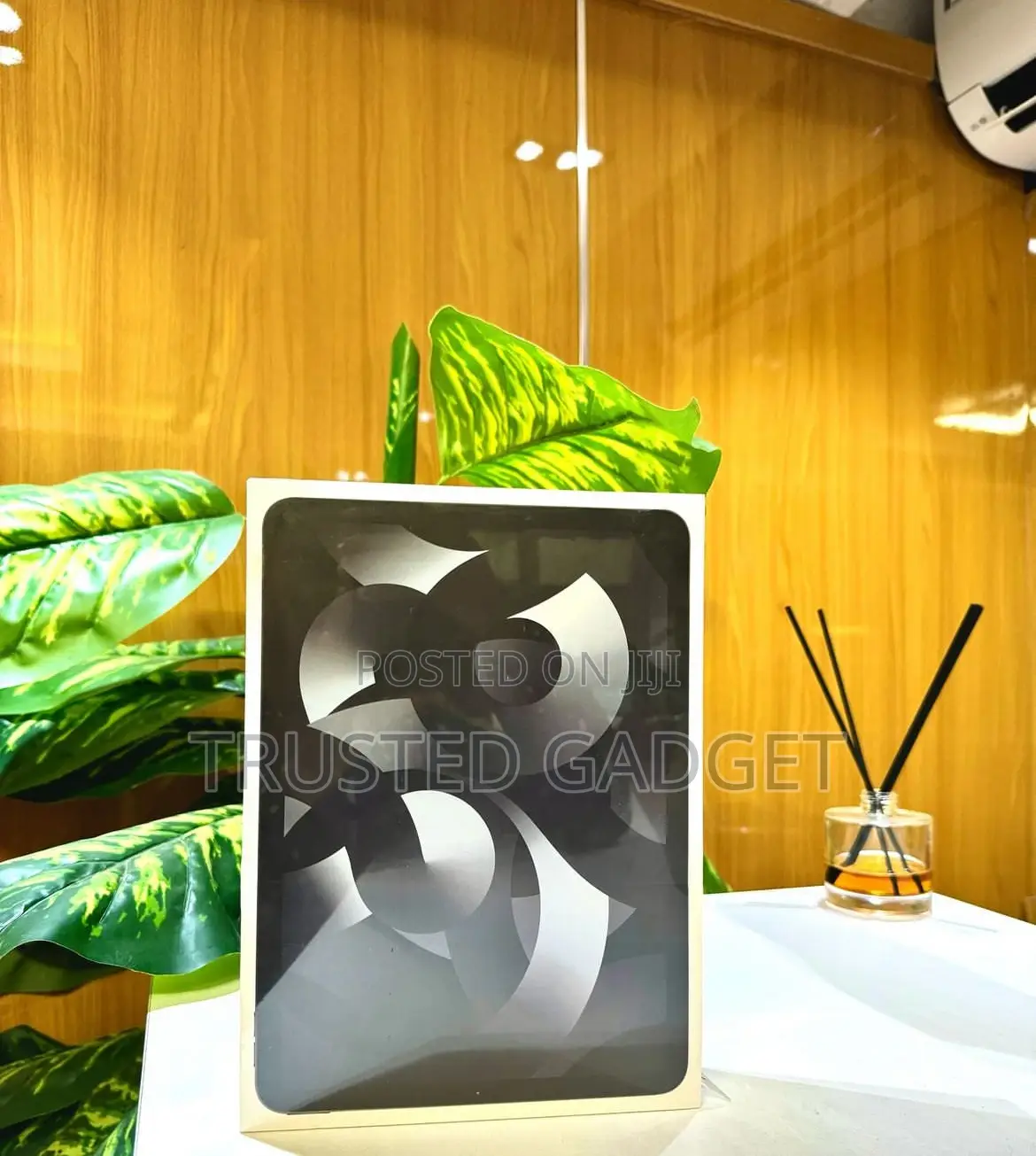 New Apple iPad Air 64 GB Black