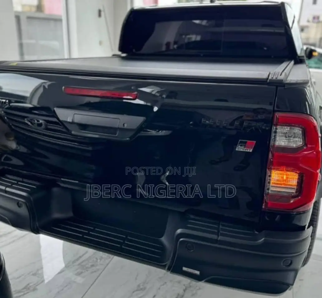 Toyota Hilux 2024 Black