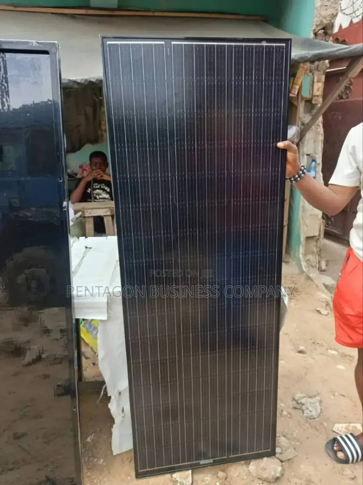 600watts Black Frame Jinko Solar Panels