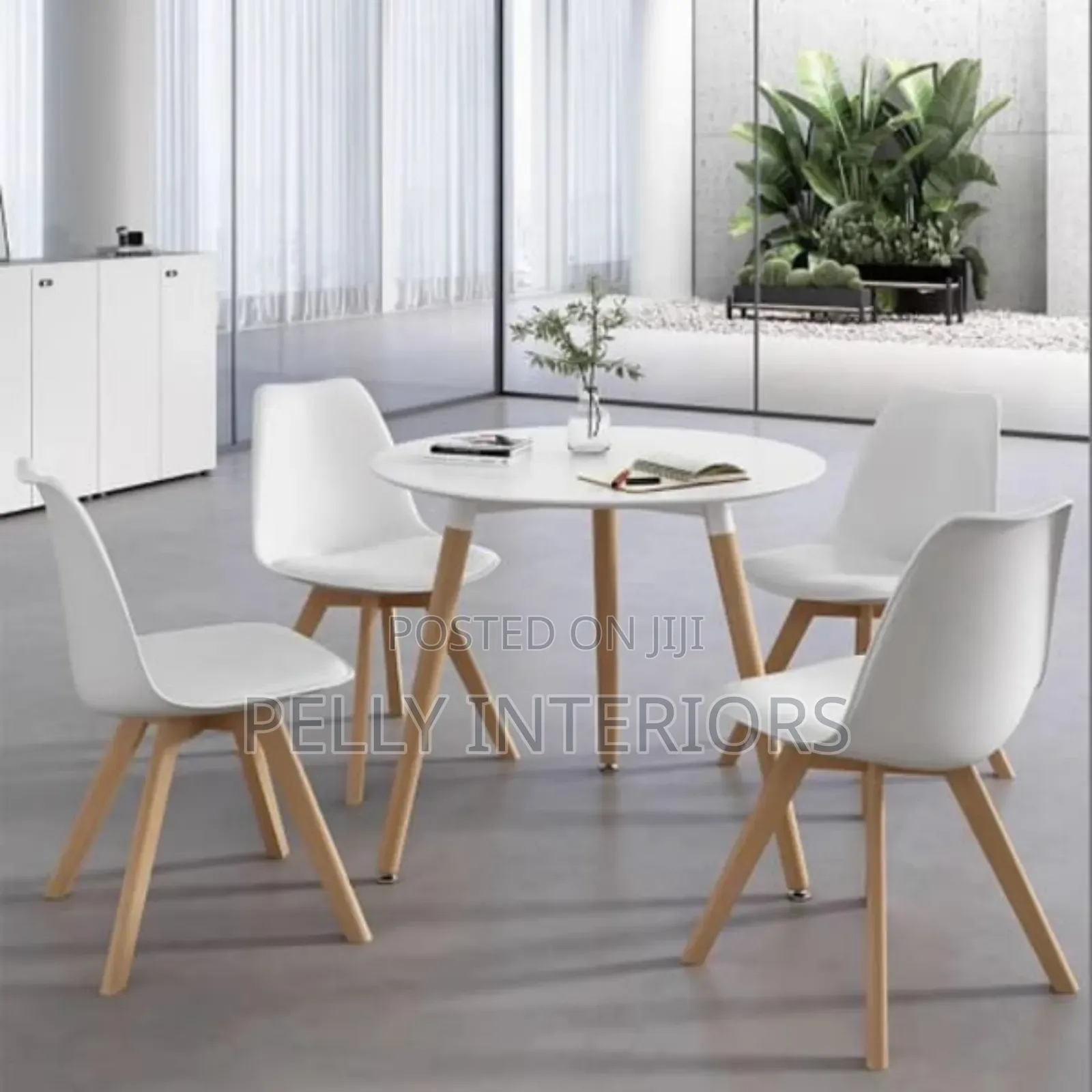 Dnning Table With 4 Leather Padded Chairs