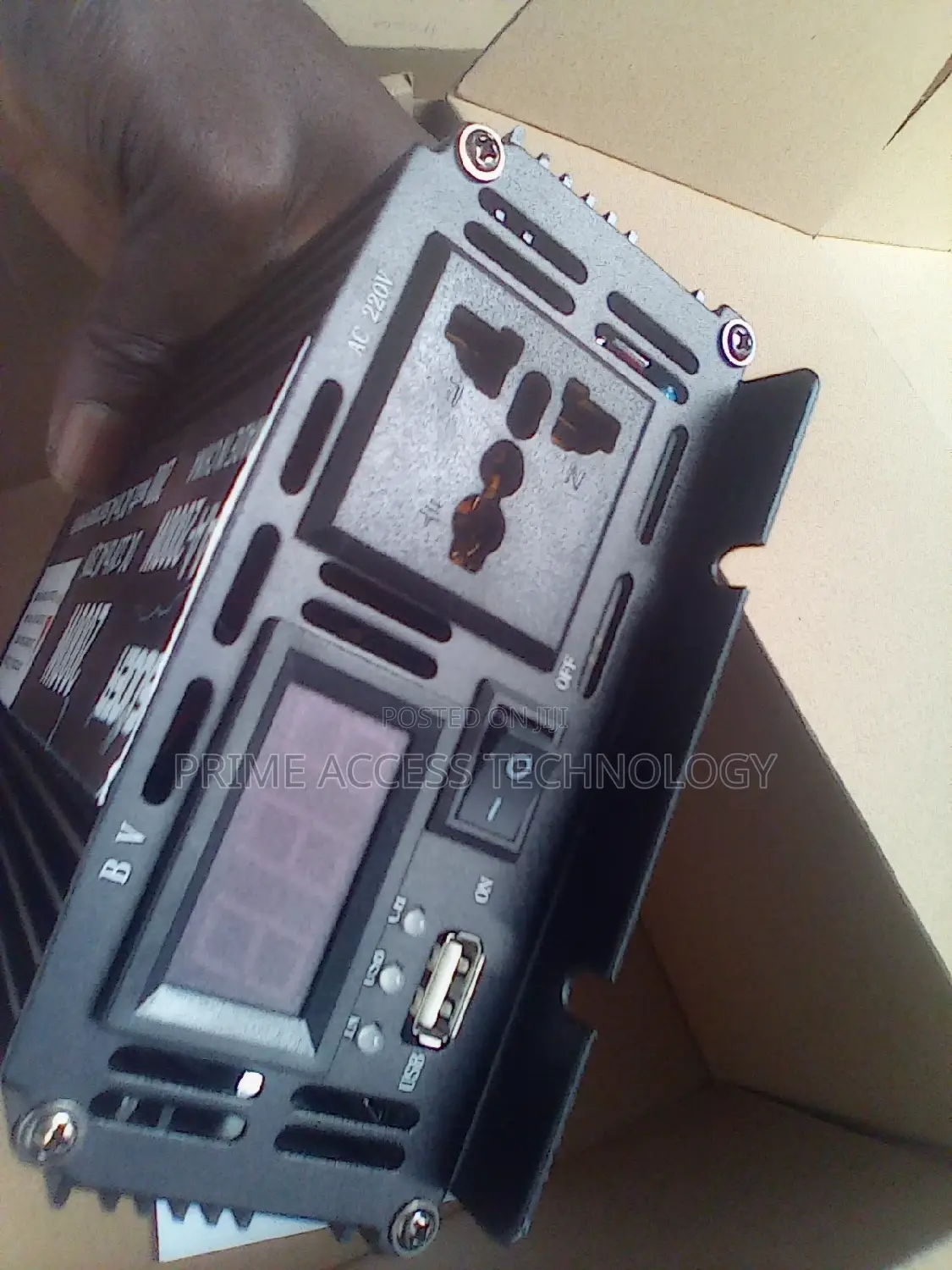 2000 Watts Solar Inverter With Charger and Display
