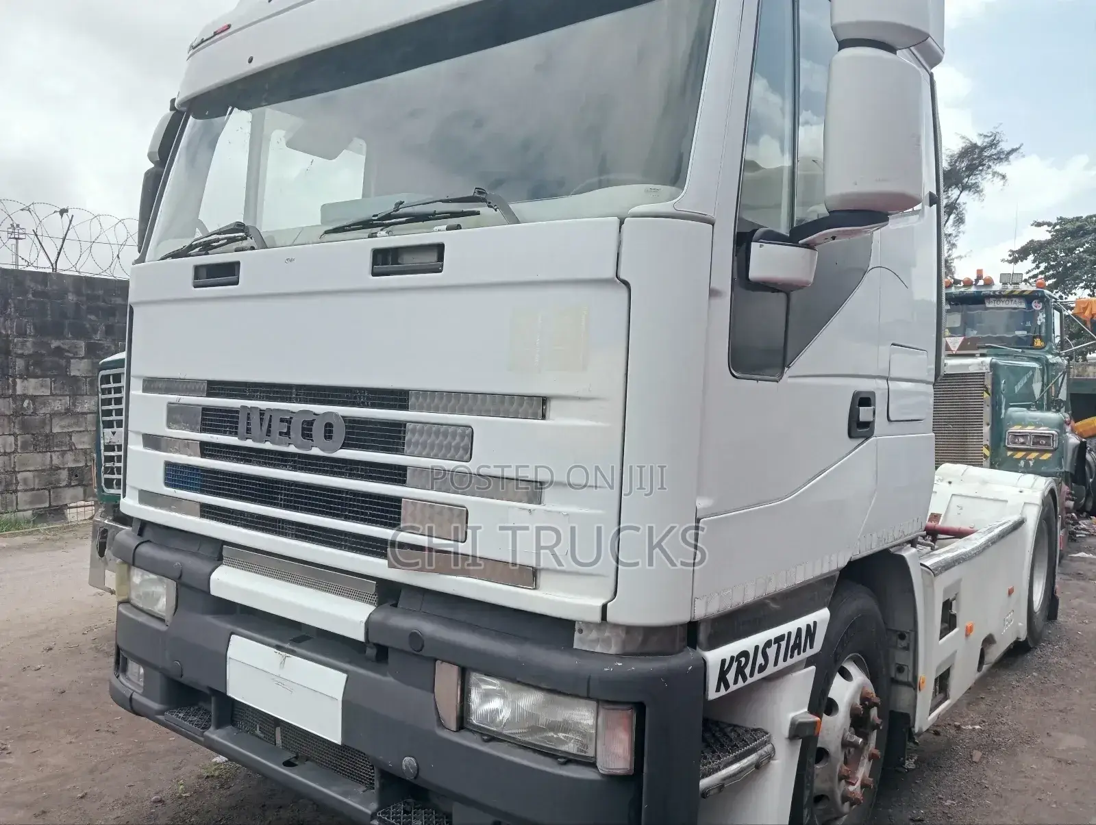 IVECO Trailer Head Truck