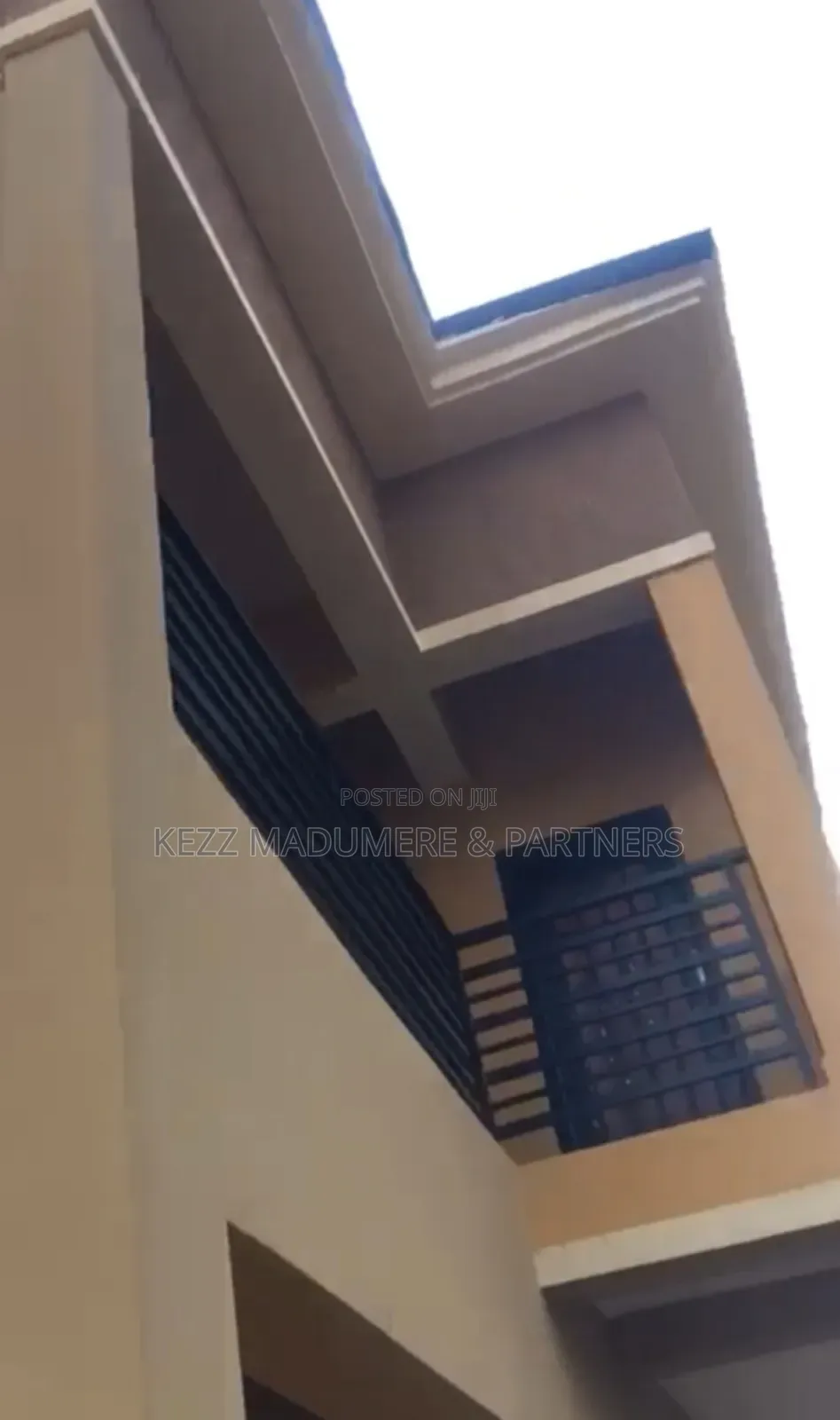 8bdrm Block of Flats in Thinker'S Corner , for sale