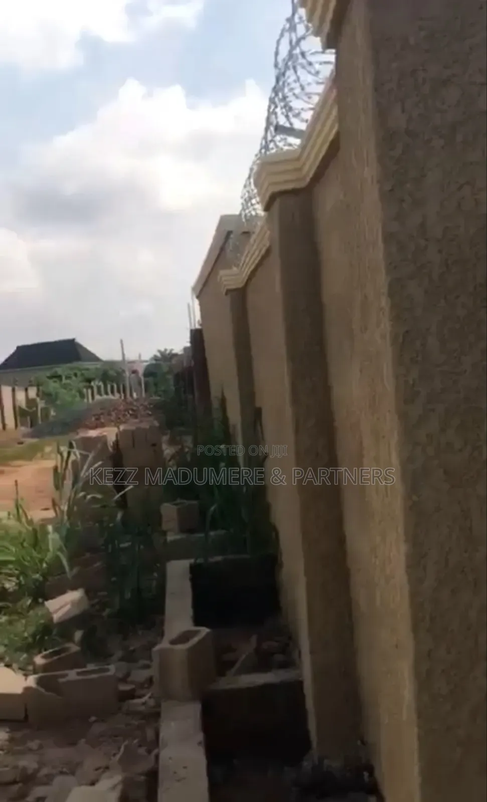 8bdrm Block of Flats in Thinker'S Corner , for sale