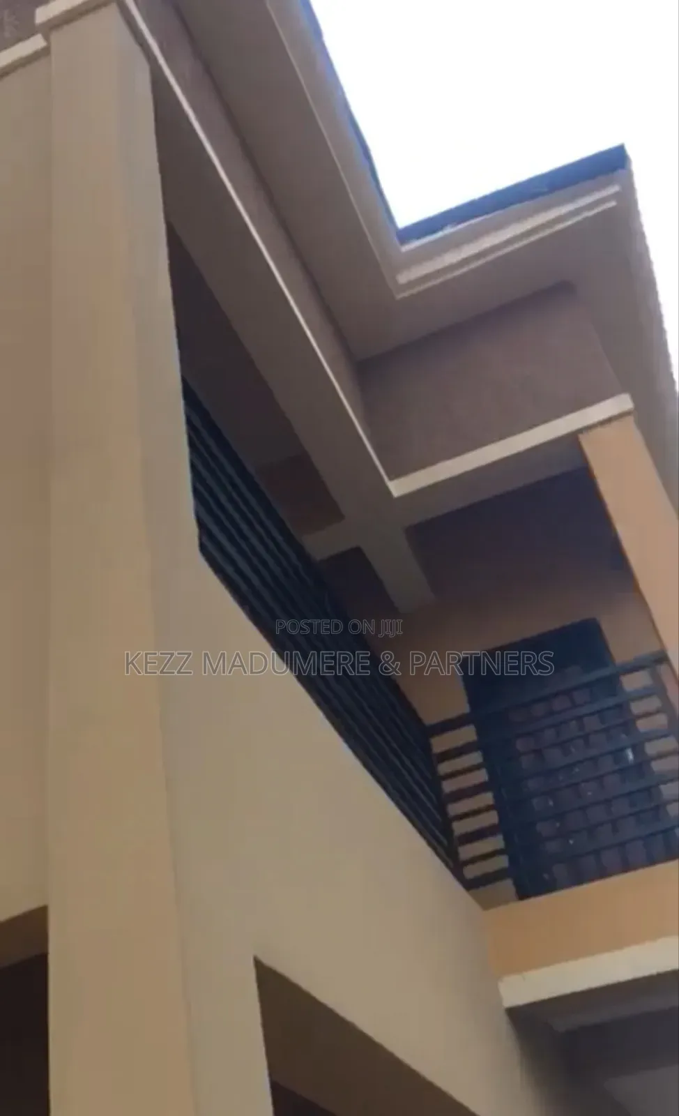 8bdrm Block of Flats in Thinker'S Corner , for sale