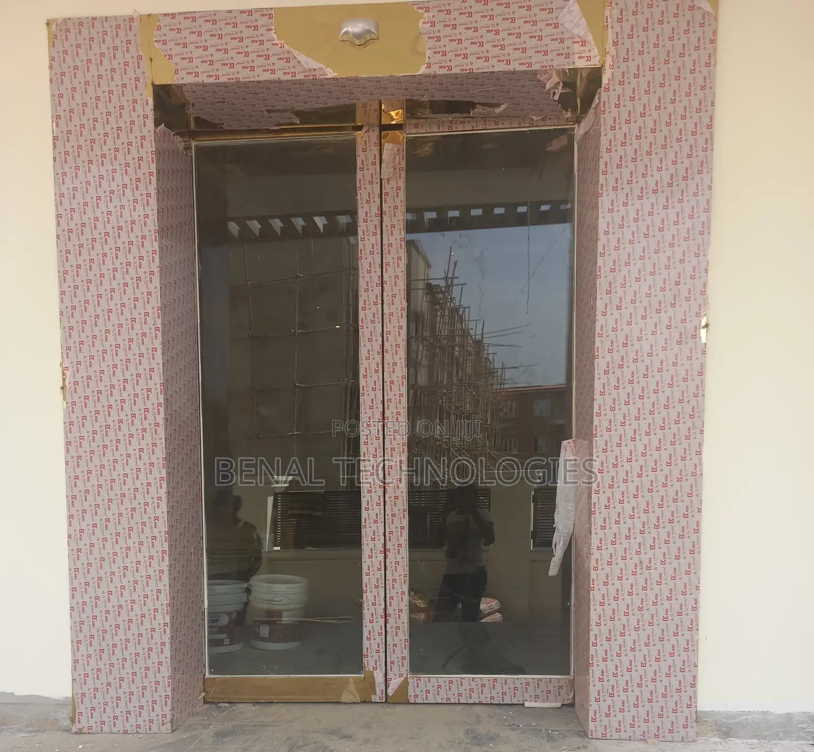 Smart Sensor Solutions for Glass Doorways