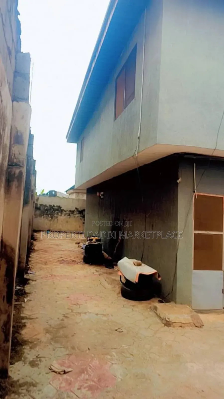 6bdrm Block of Flats in Peace Estate, Alimosho for sale