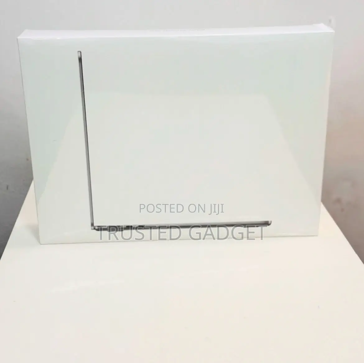 New Laptop Apple MacBook Air 2022 M2 8GB Intel Core i5 SSD 256GB