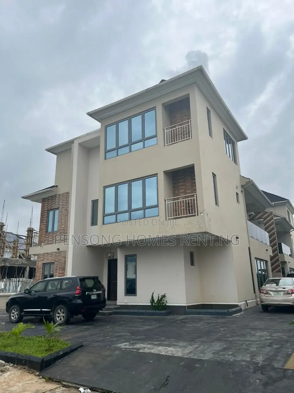 5bdrm Duplex in Cowry Creek, Ikate for rent