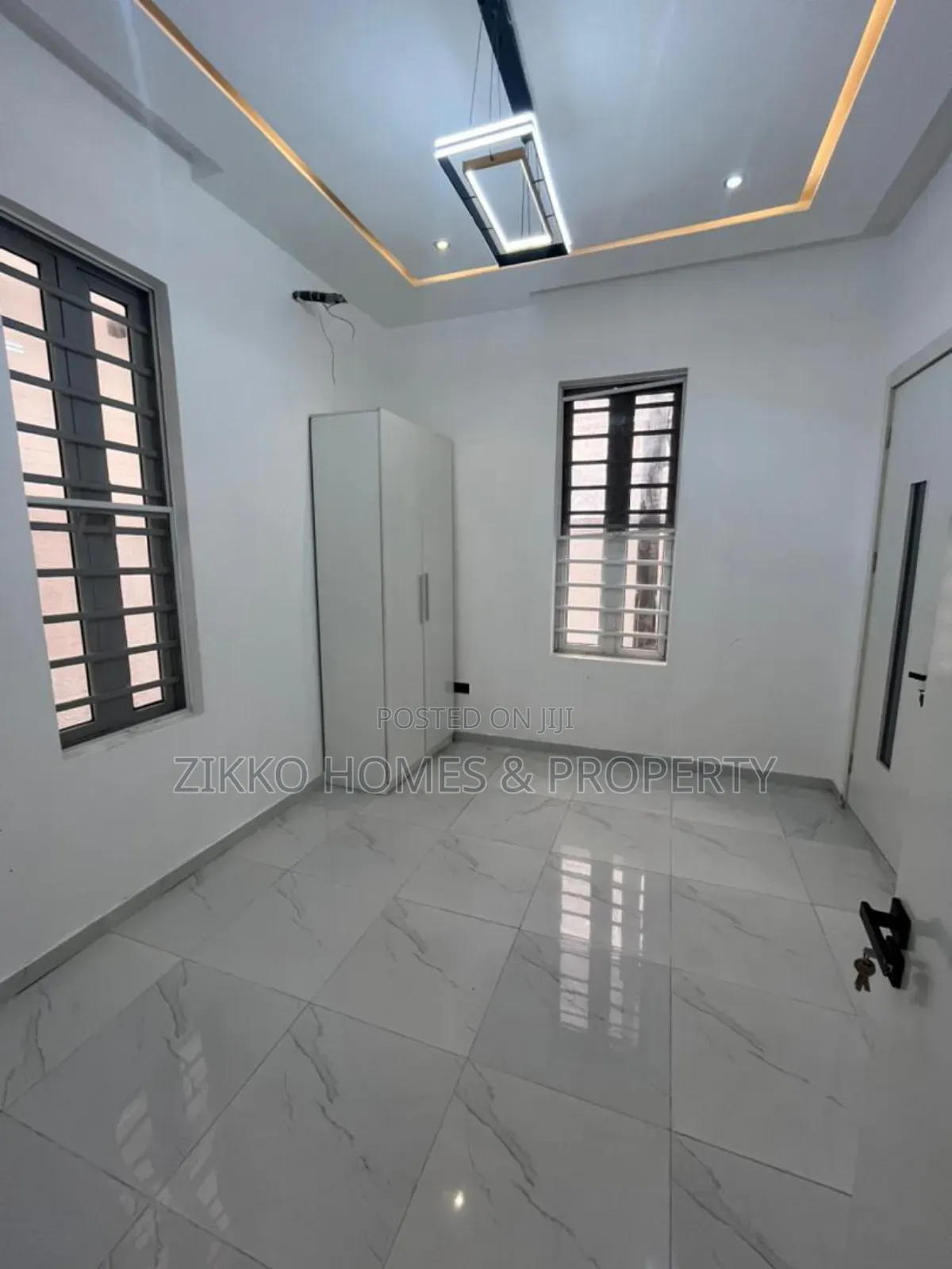 5bdrm Duplex in Ologolo, Lekki for sale
