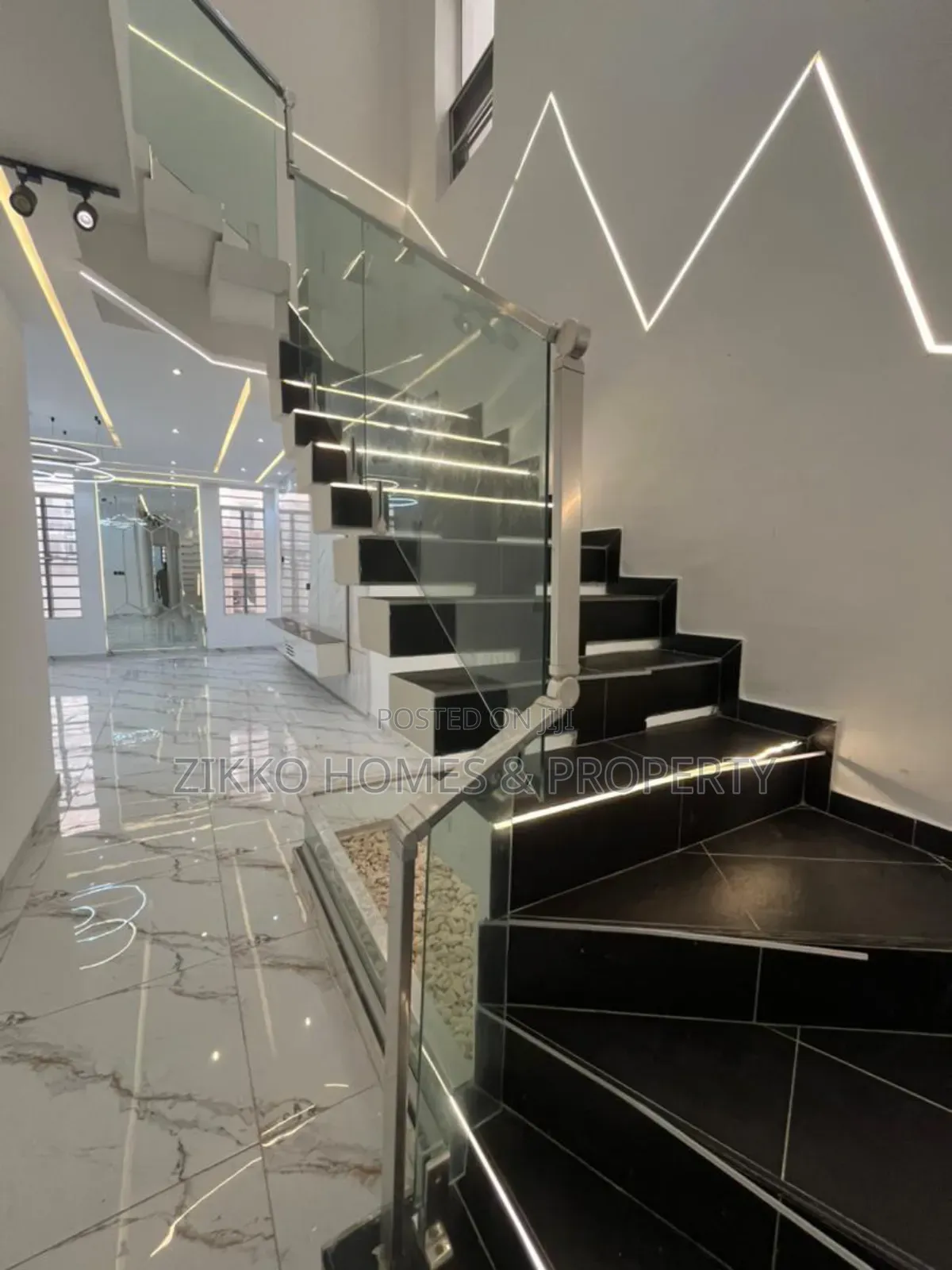 5bdrm Duplex in Ologolo, Lekki for sale