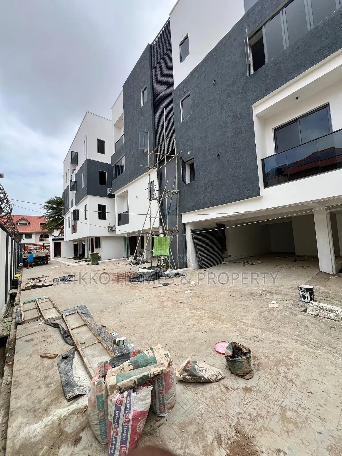 5bdrm Duplex in Lekki for sale