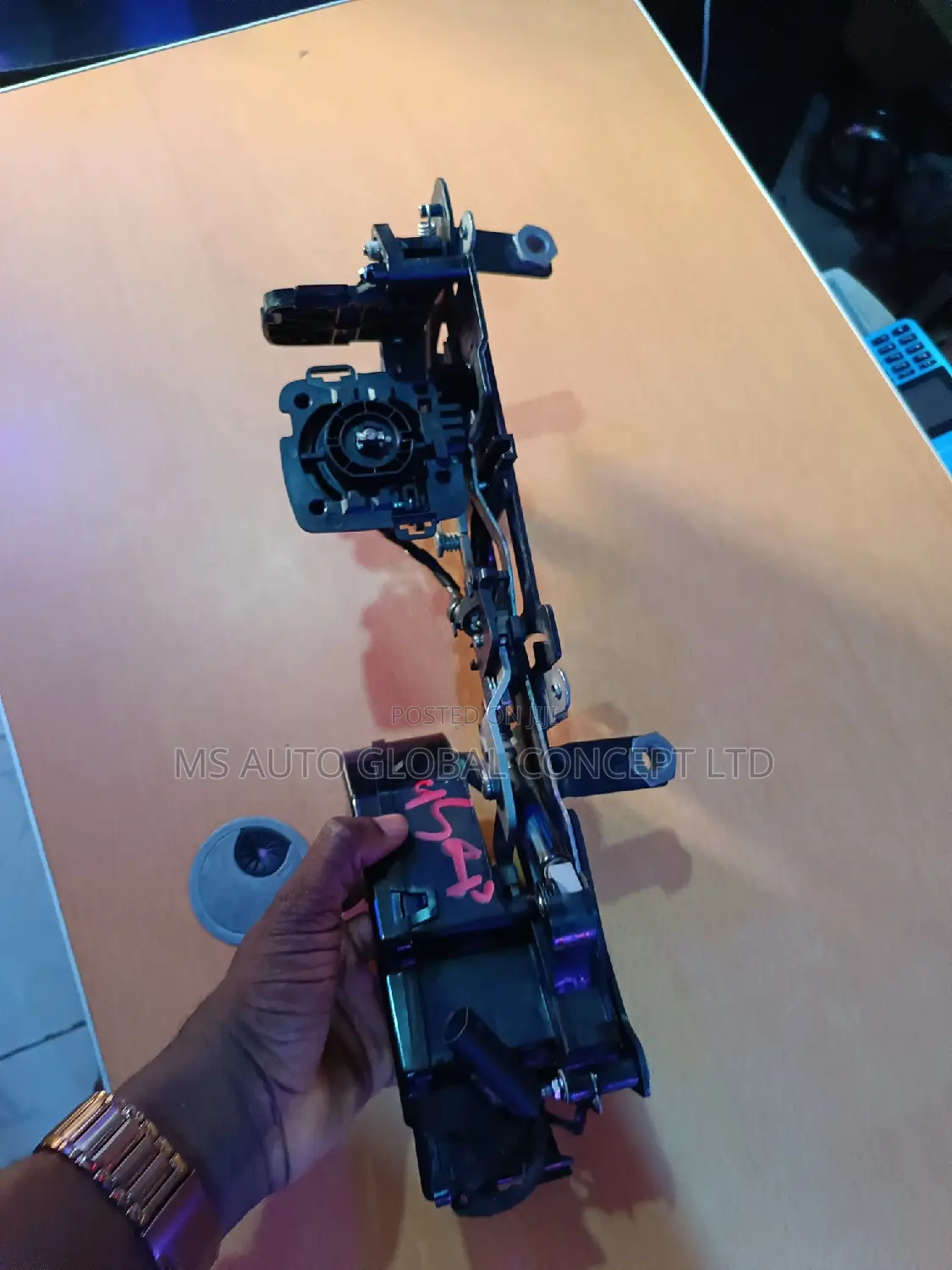 Rolls Royce Engine Lifting Mechanism