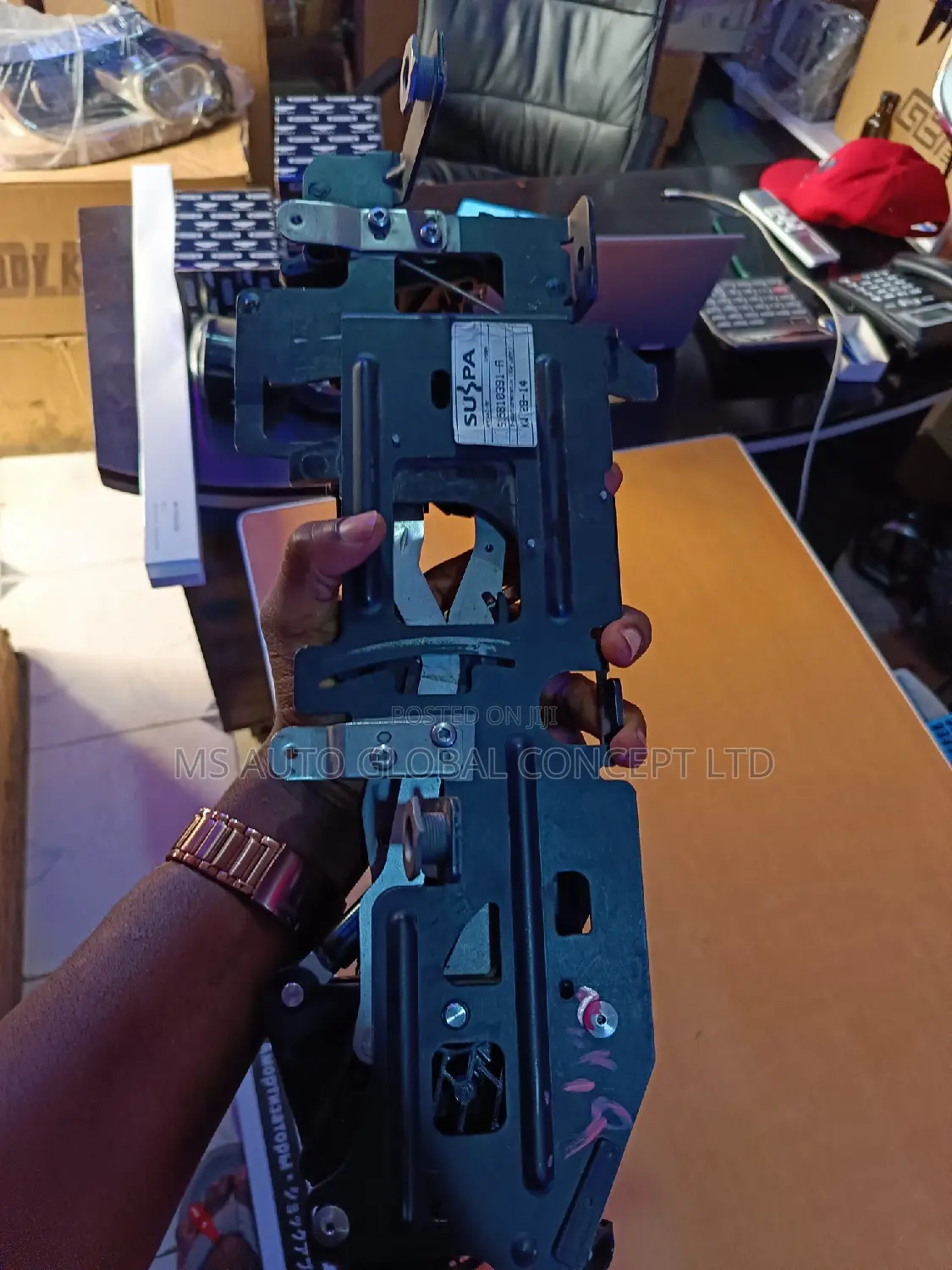 Rolls Royce Engine Lifting Mechanism
