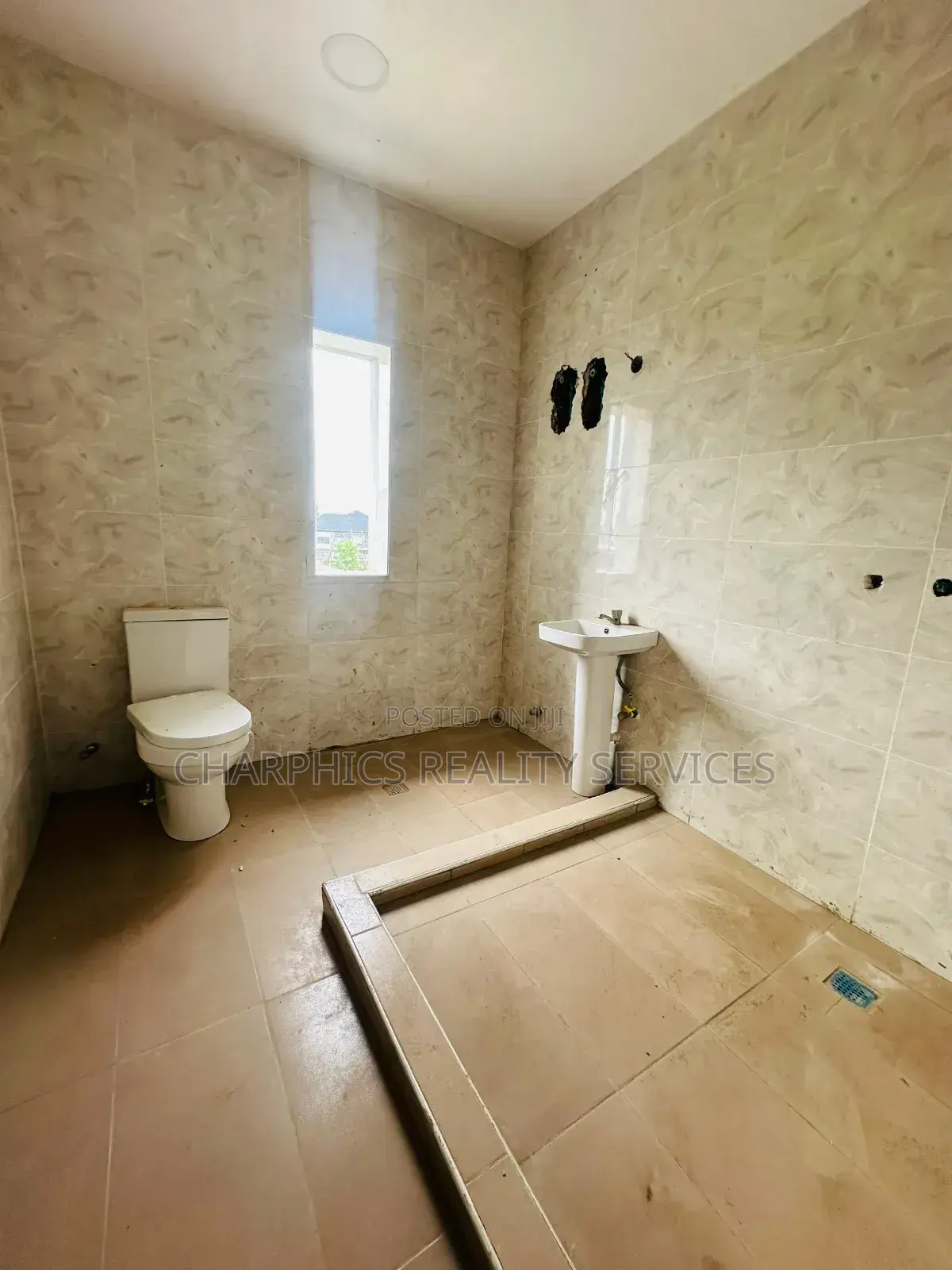 3bdrm Duplex in Ilupeju for sale