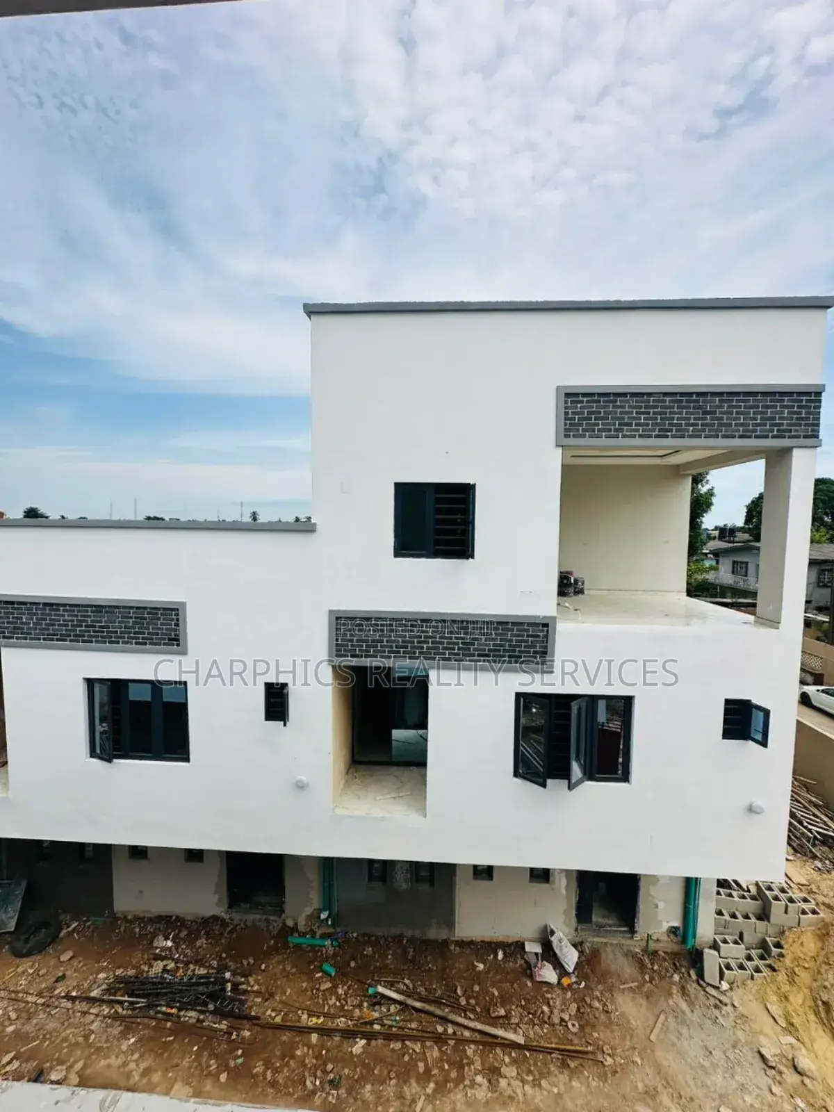 3bdrm Duplex in Ilupeju for sale