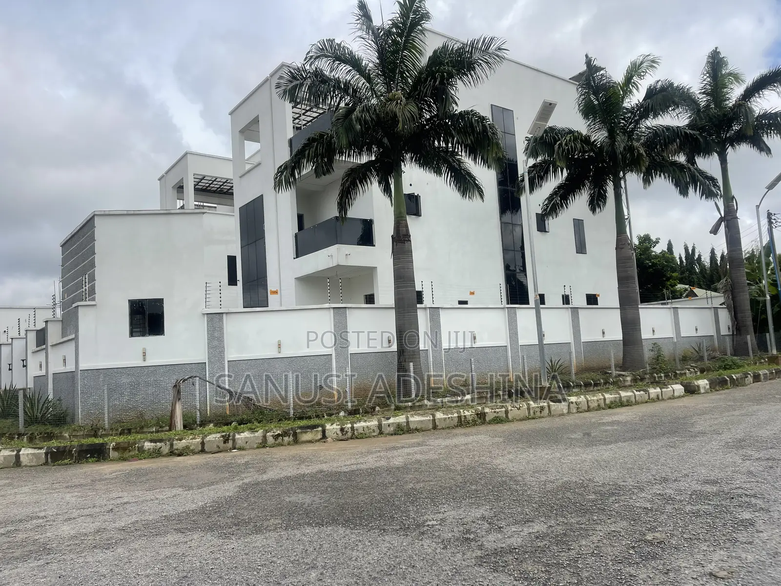5bdrm Maisonette in Gwarimpa Estate By, Gwarinpa for sale