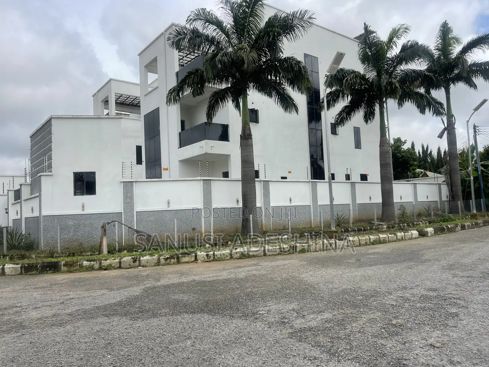 5bdrm Maisonette in Gwarimpa Estate By, Gwarinpa for sale