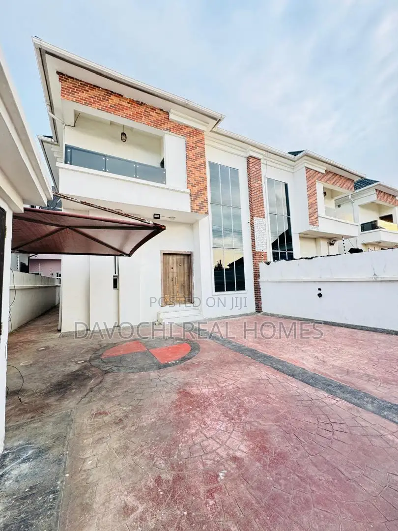 4bdrm Apartment in Ikota for rent
