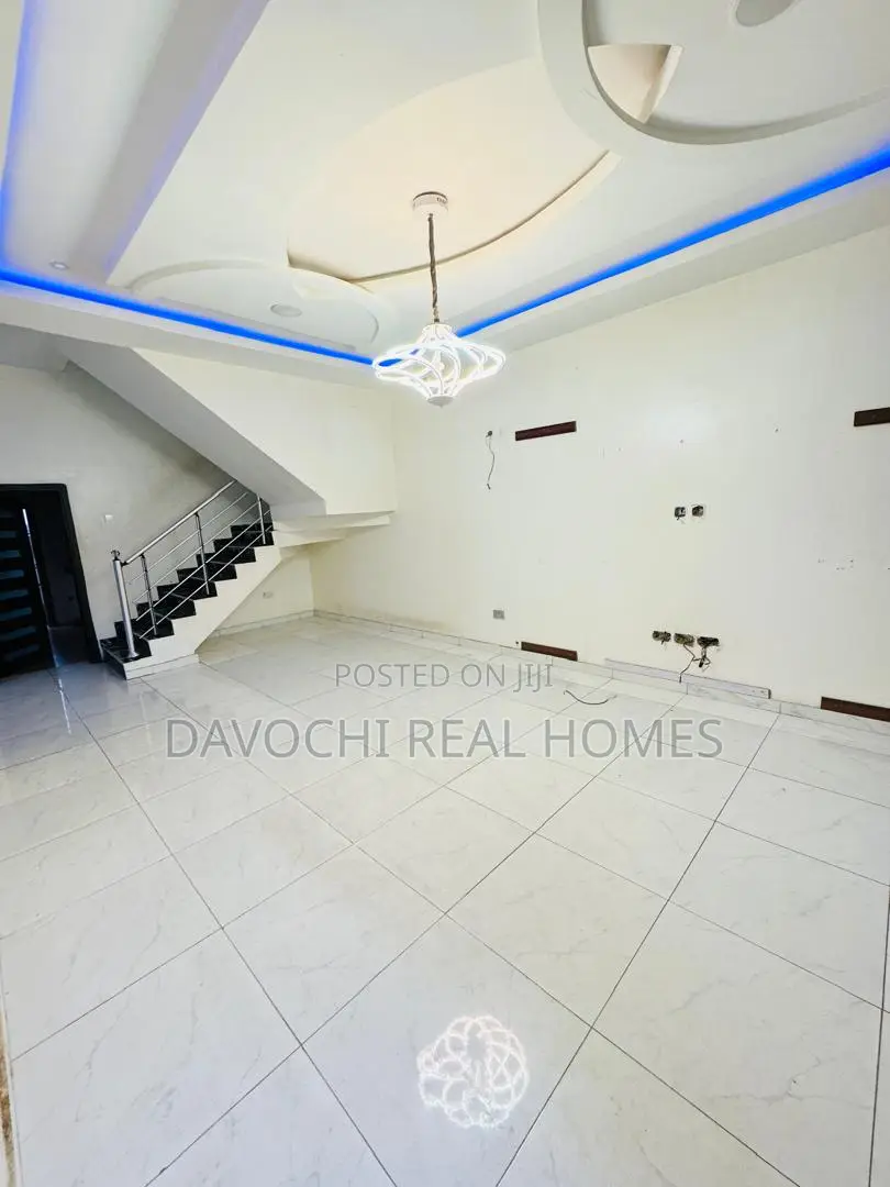4bdrm Apartment in Ikota for rent