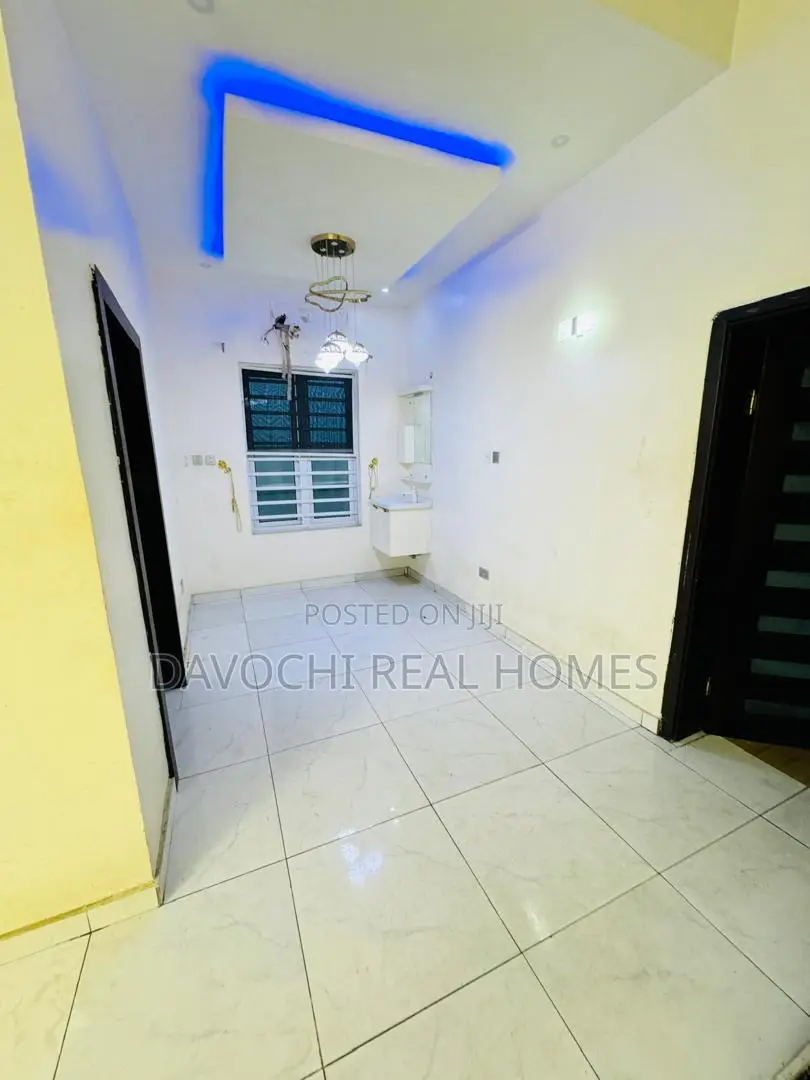 4bdrm Apartment in Ikota for rent