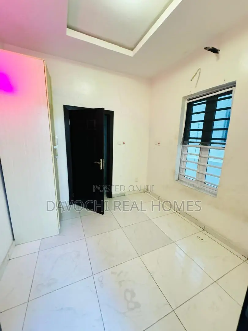 4bdrm Apartment in Ikota for rent