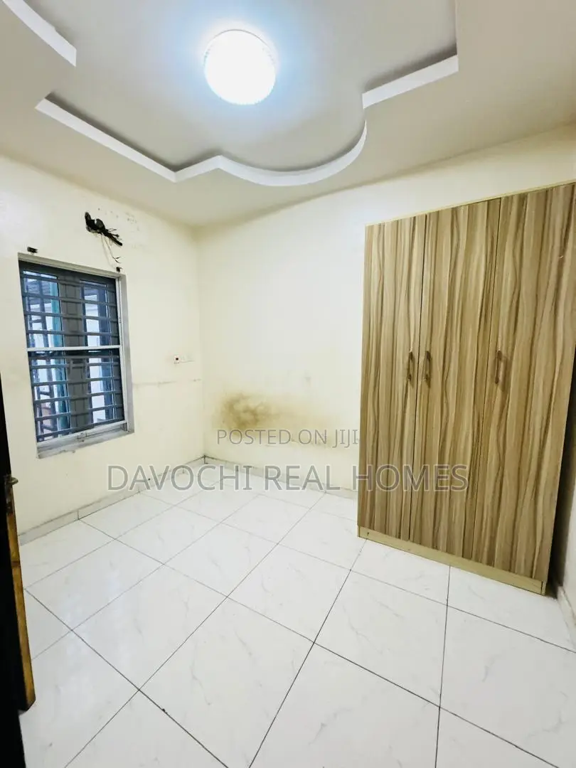 4bdrm Apartment in Ikota for rent