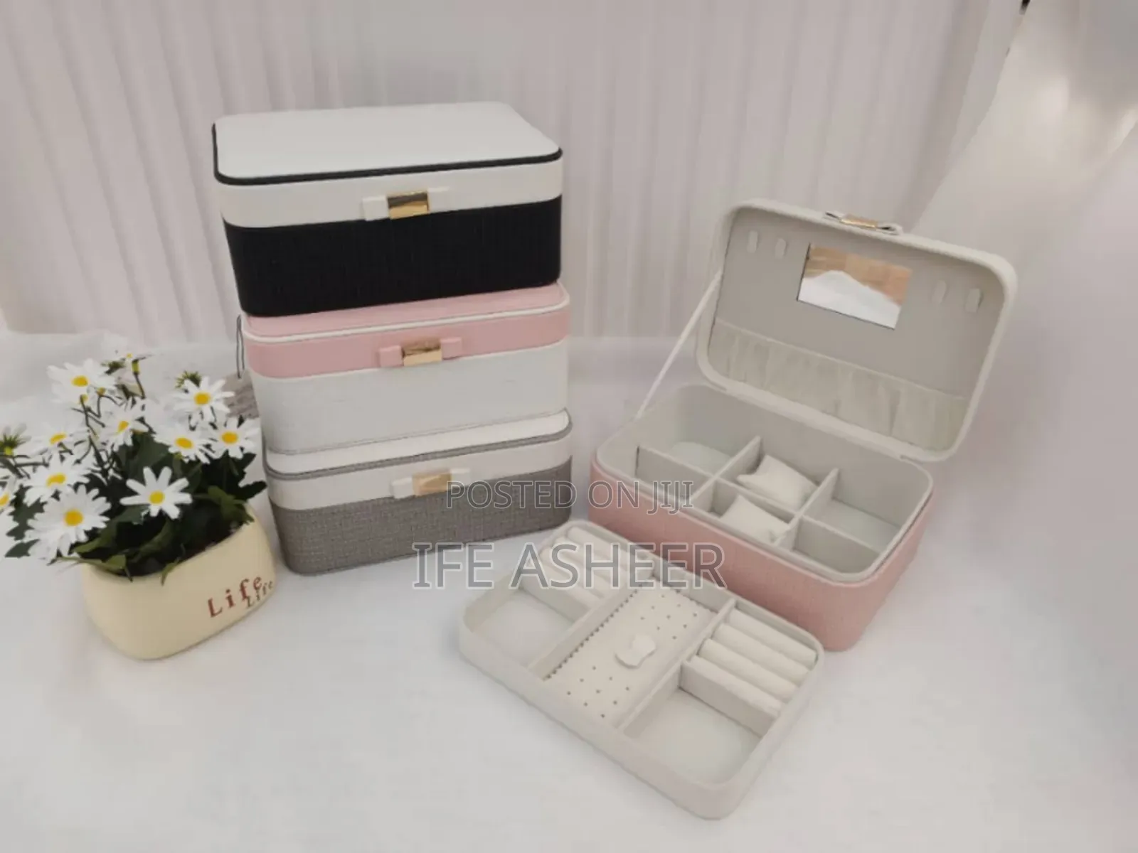 Queen Daina Jewelry Box 001B