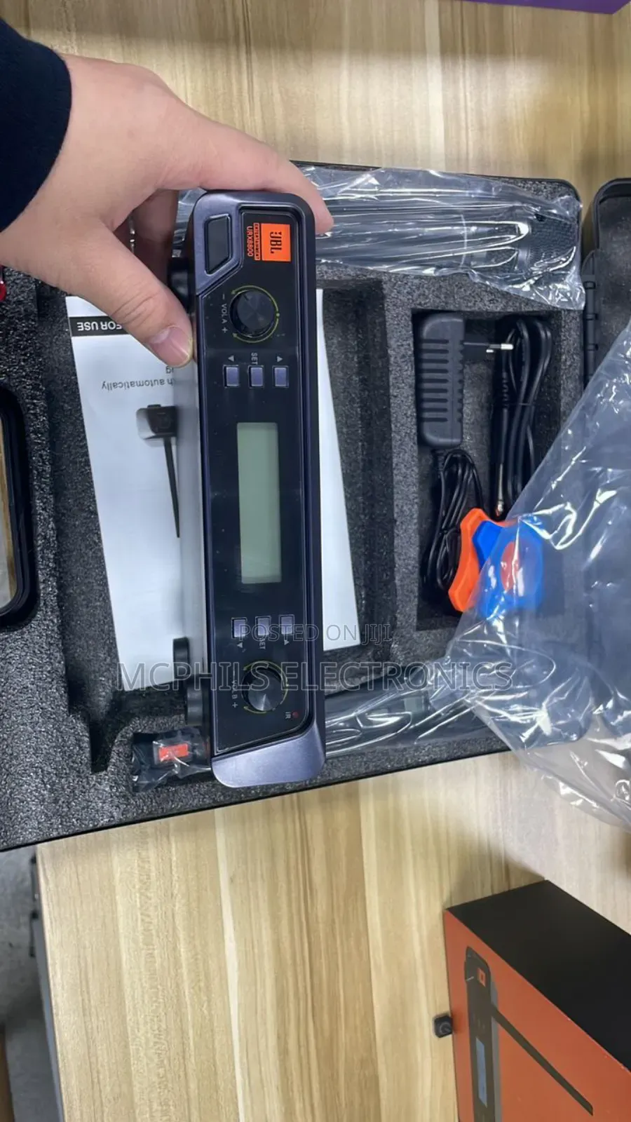 JBL Professional Wireless Microphone System Urx-8800