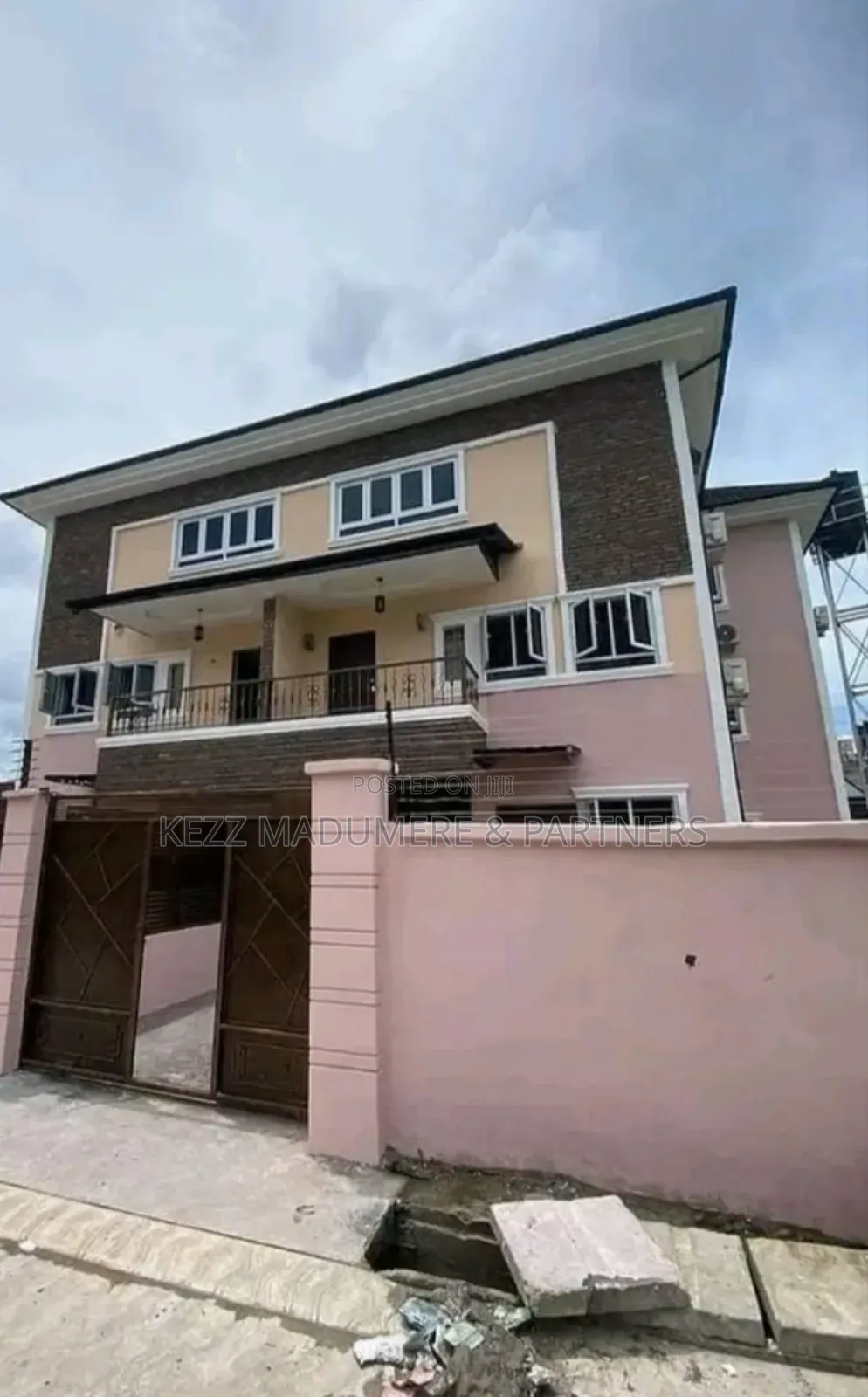 8bdrm Duplex in New Gra , Port for sale