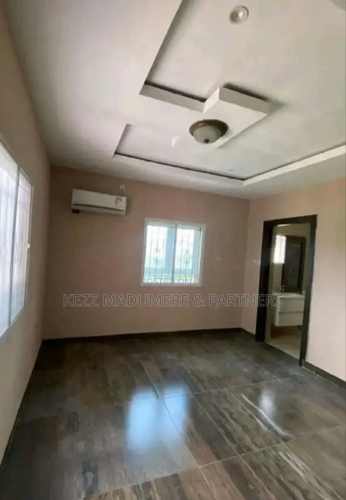 8bdrm Duplex in New Gra , Port for sale