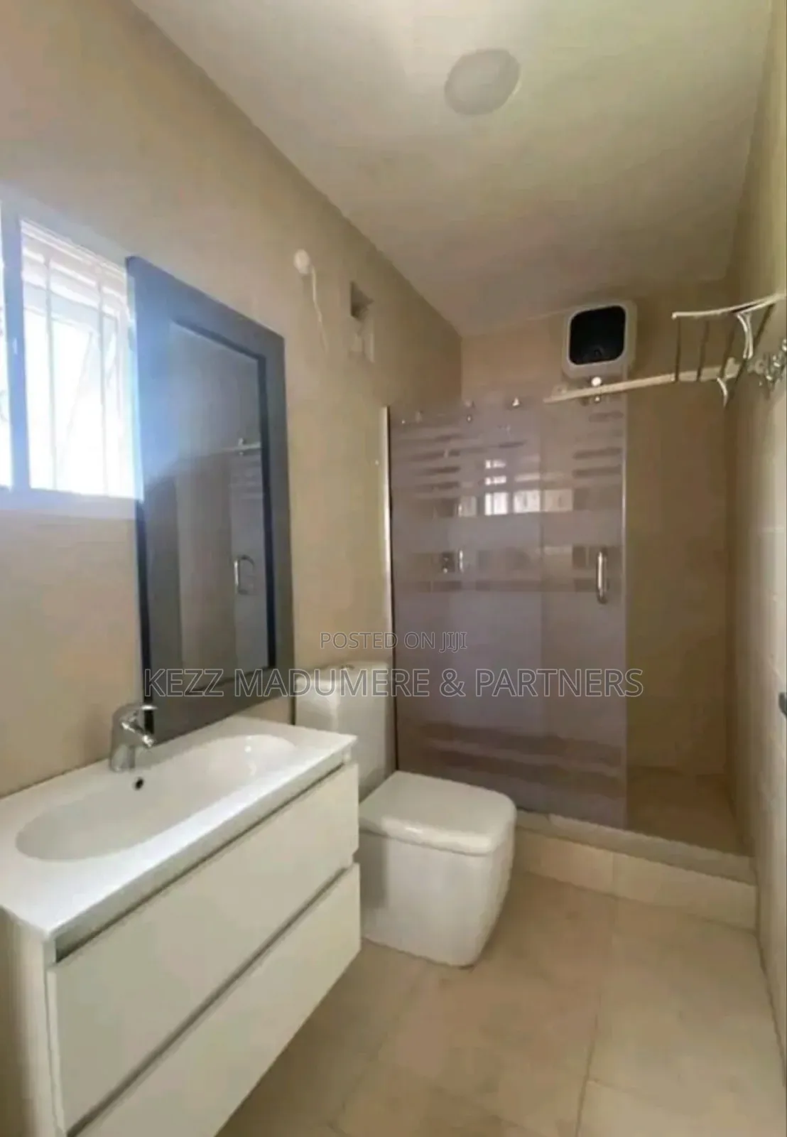 8bdrm Duplex in New Gra , Port for sale