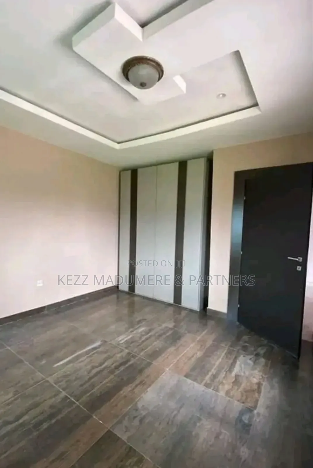 8bdrm Duplex in New Gra , Port for sale