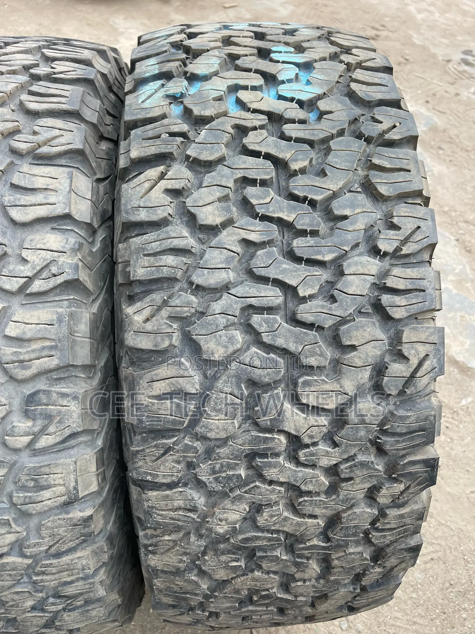 325/60r20 and 35x12.50R20