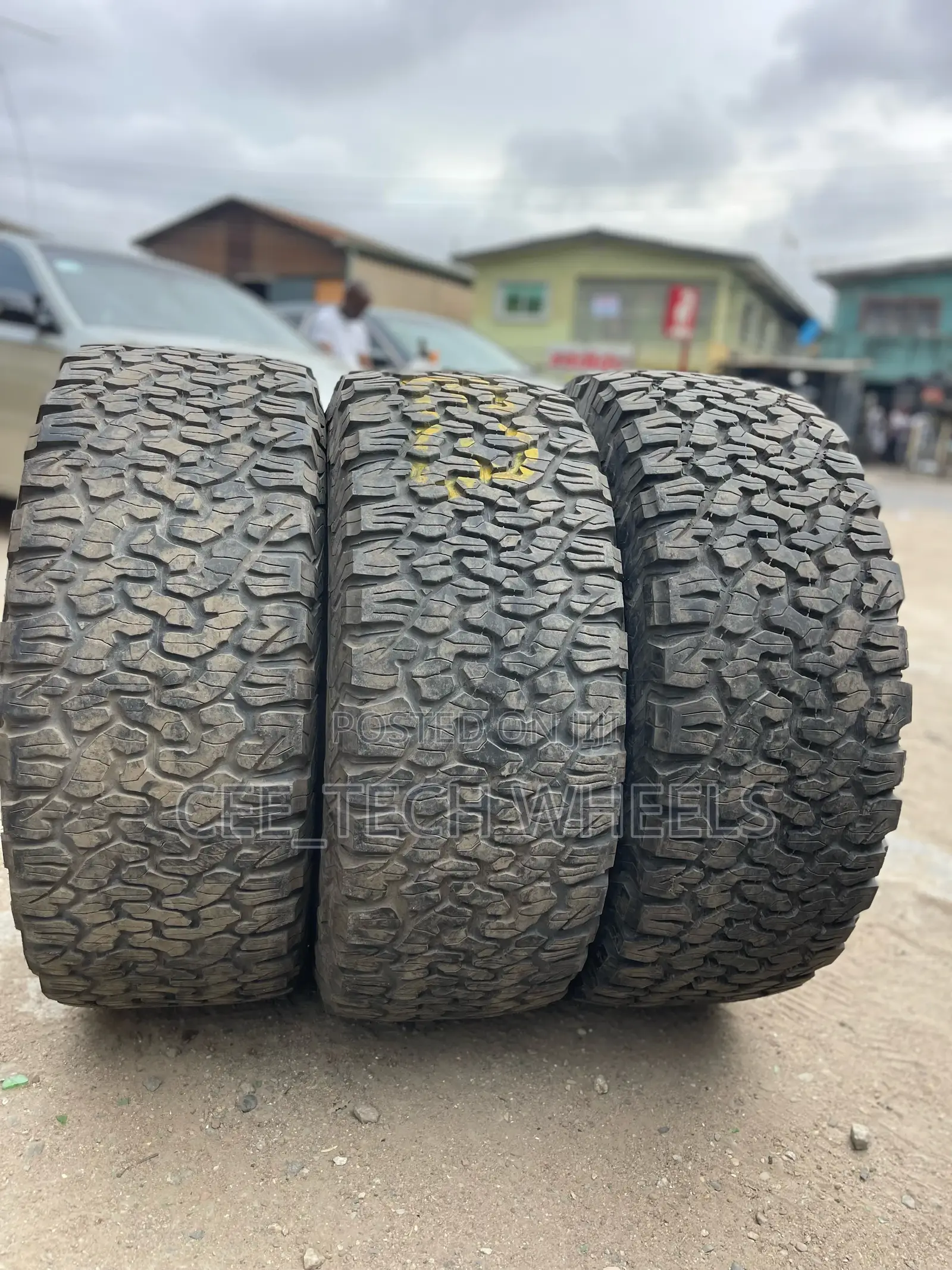 325/60r20 and 35x12.50R20