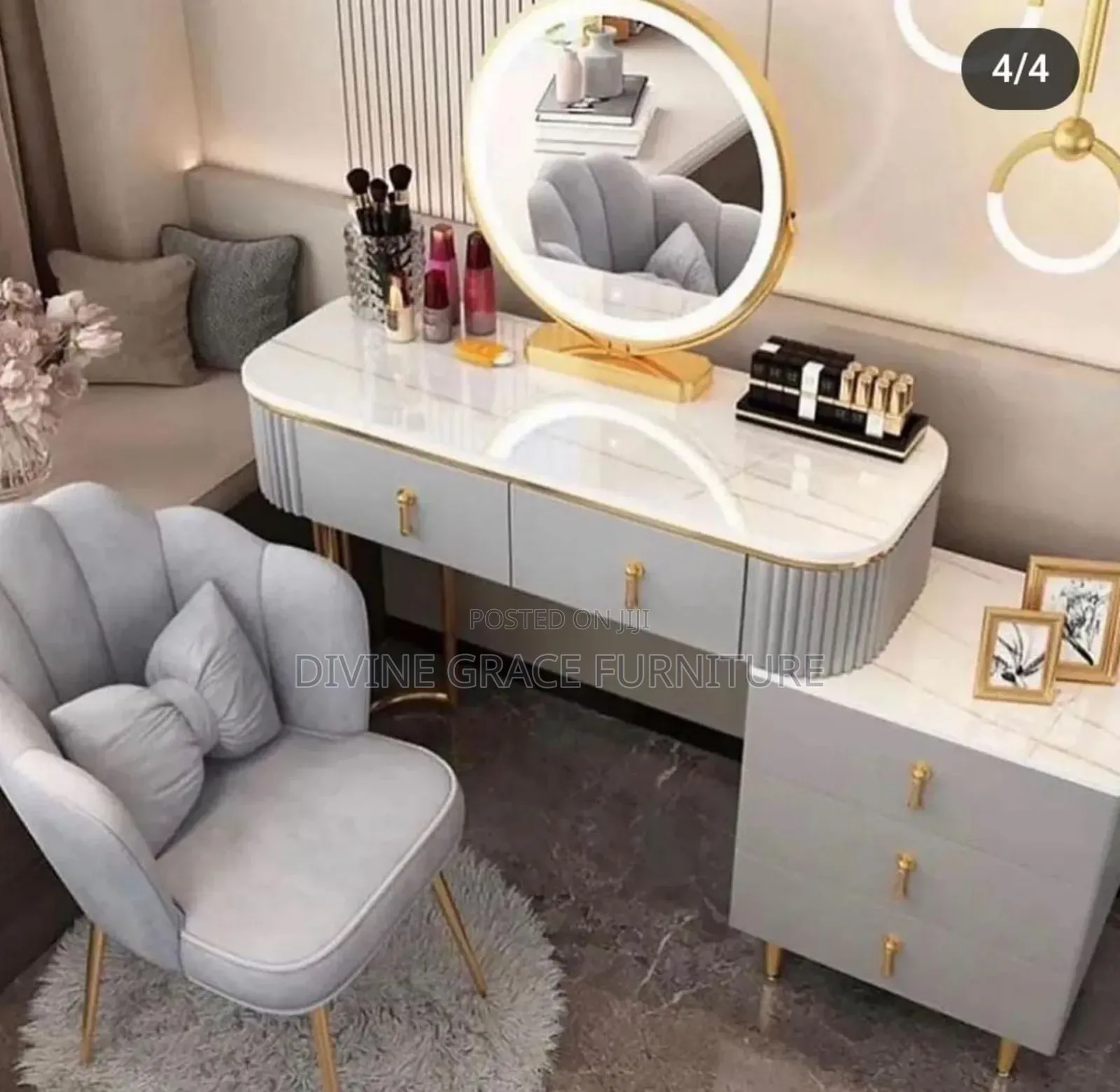 Classic Mirror Console