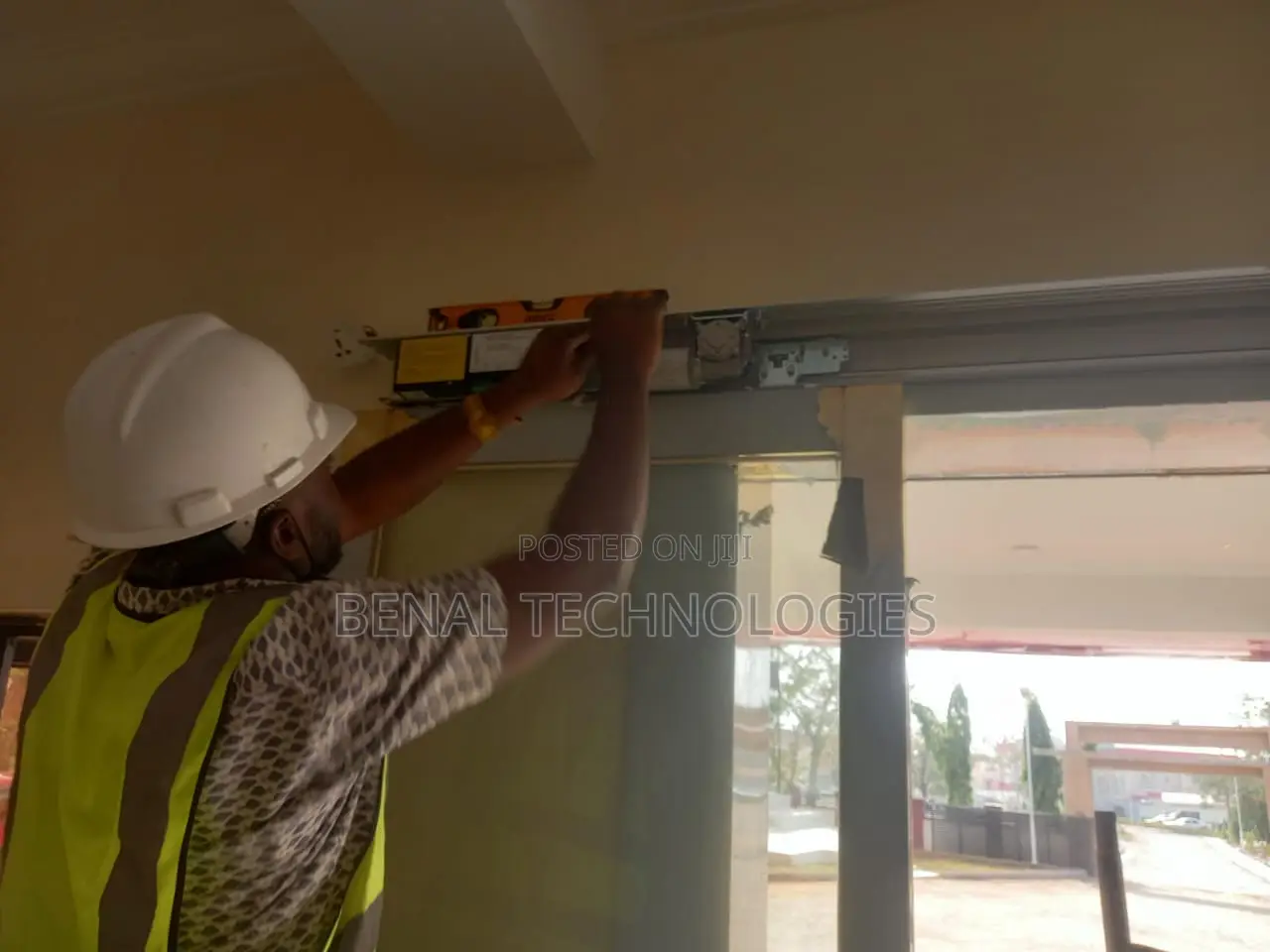 Glass Entrance With Intelligent Sensor Systems