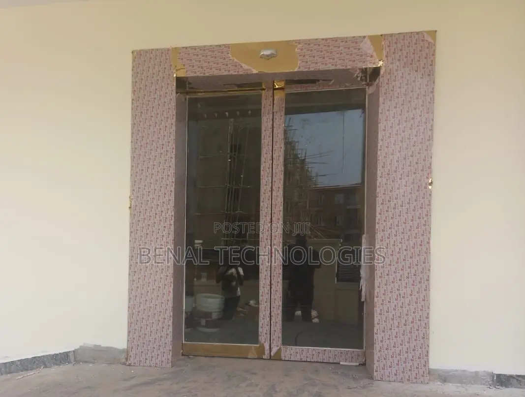 Efficient Motion Glass Entrance With Sensor Control