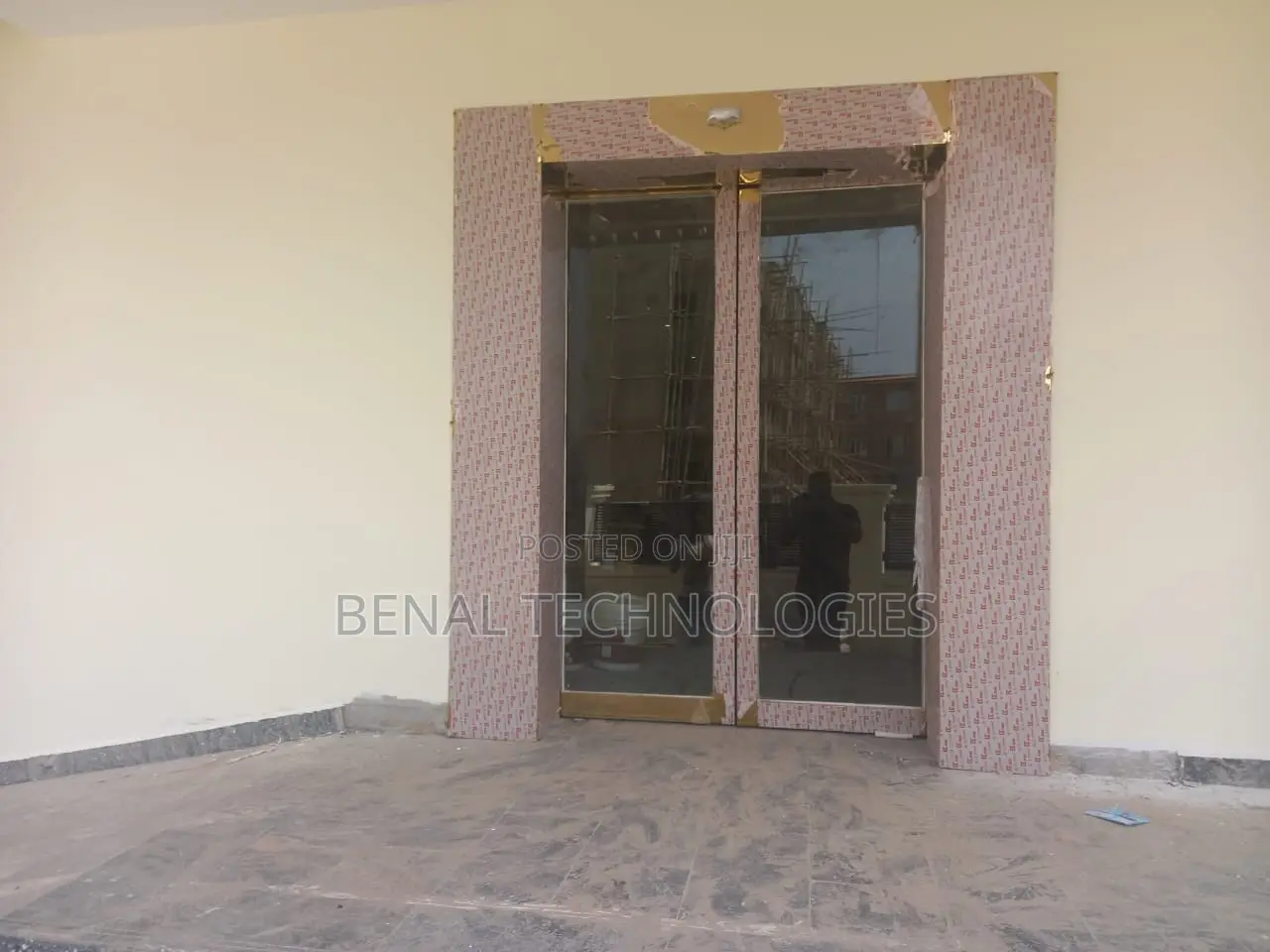 Automating Glass Entryways With Smart Sensors,