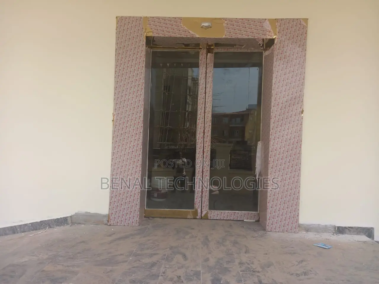 Elevating Glass Entryways With Sensor Automation Systems