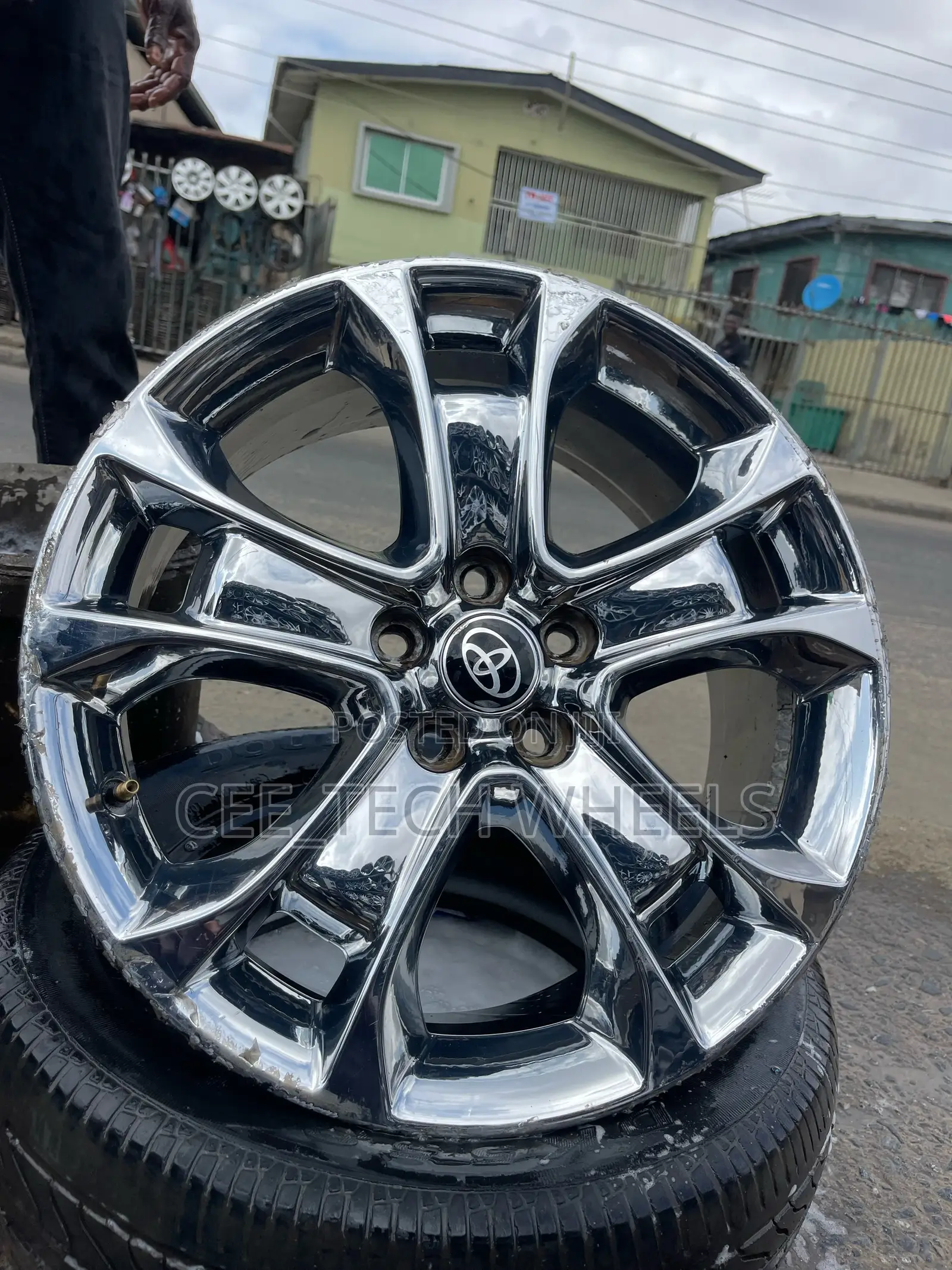 18 Inch Factory Chrome
