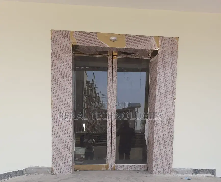 Motion Control Glass Entryway Access