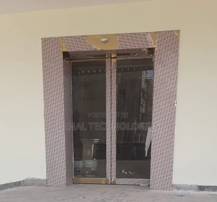 Motion-Driven Glass Entry for Enhanced Convenience