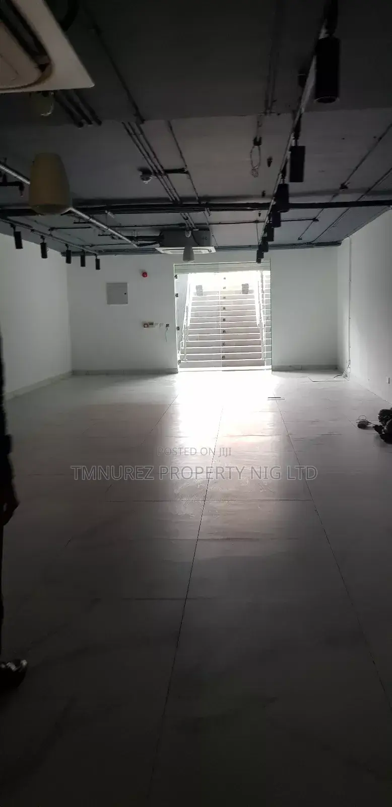 Restaurant Space,In a Good Location for Rent at Vi