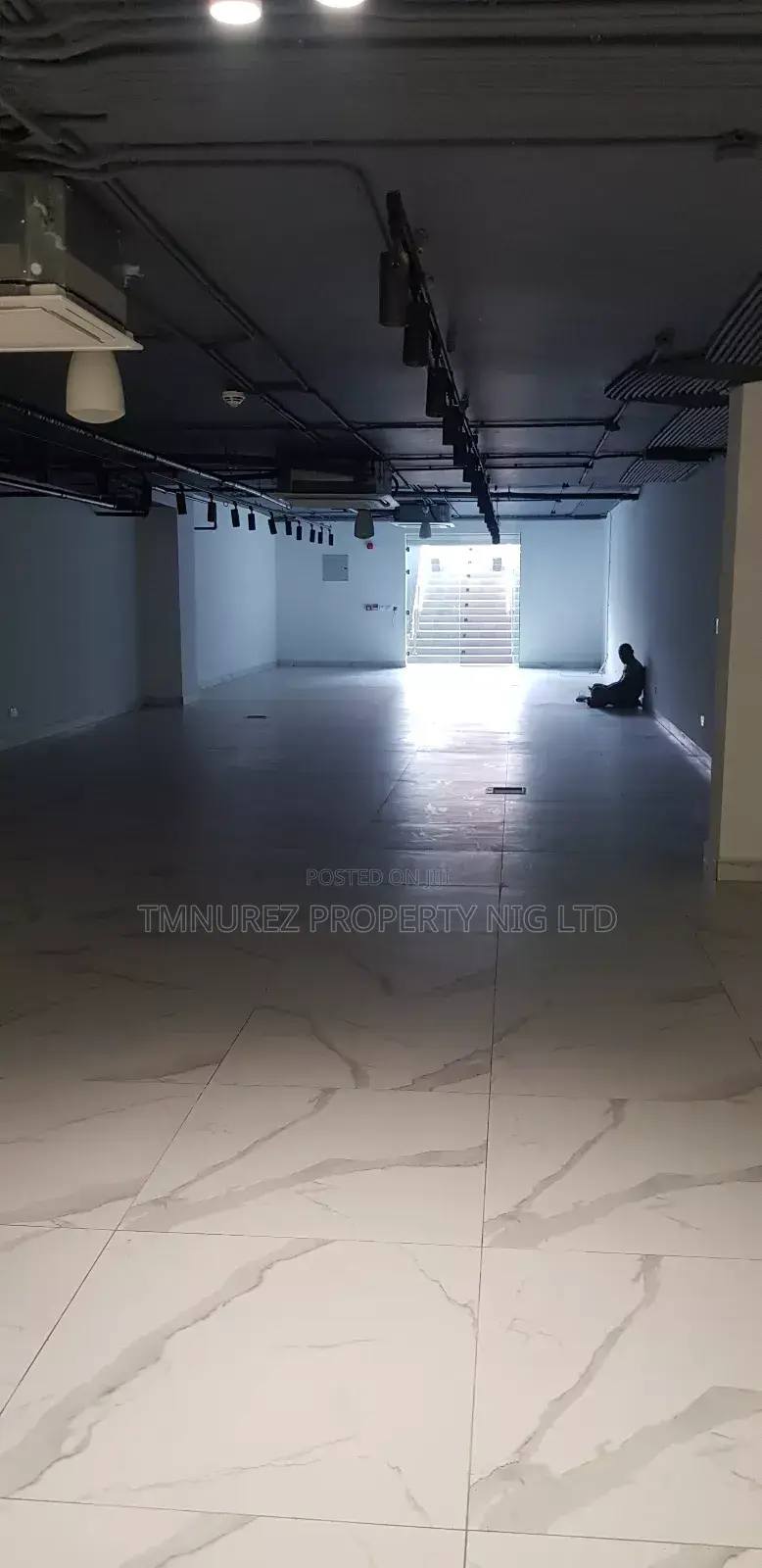 Restaurant Space,In a Good Location for Rent at Vi