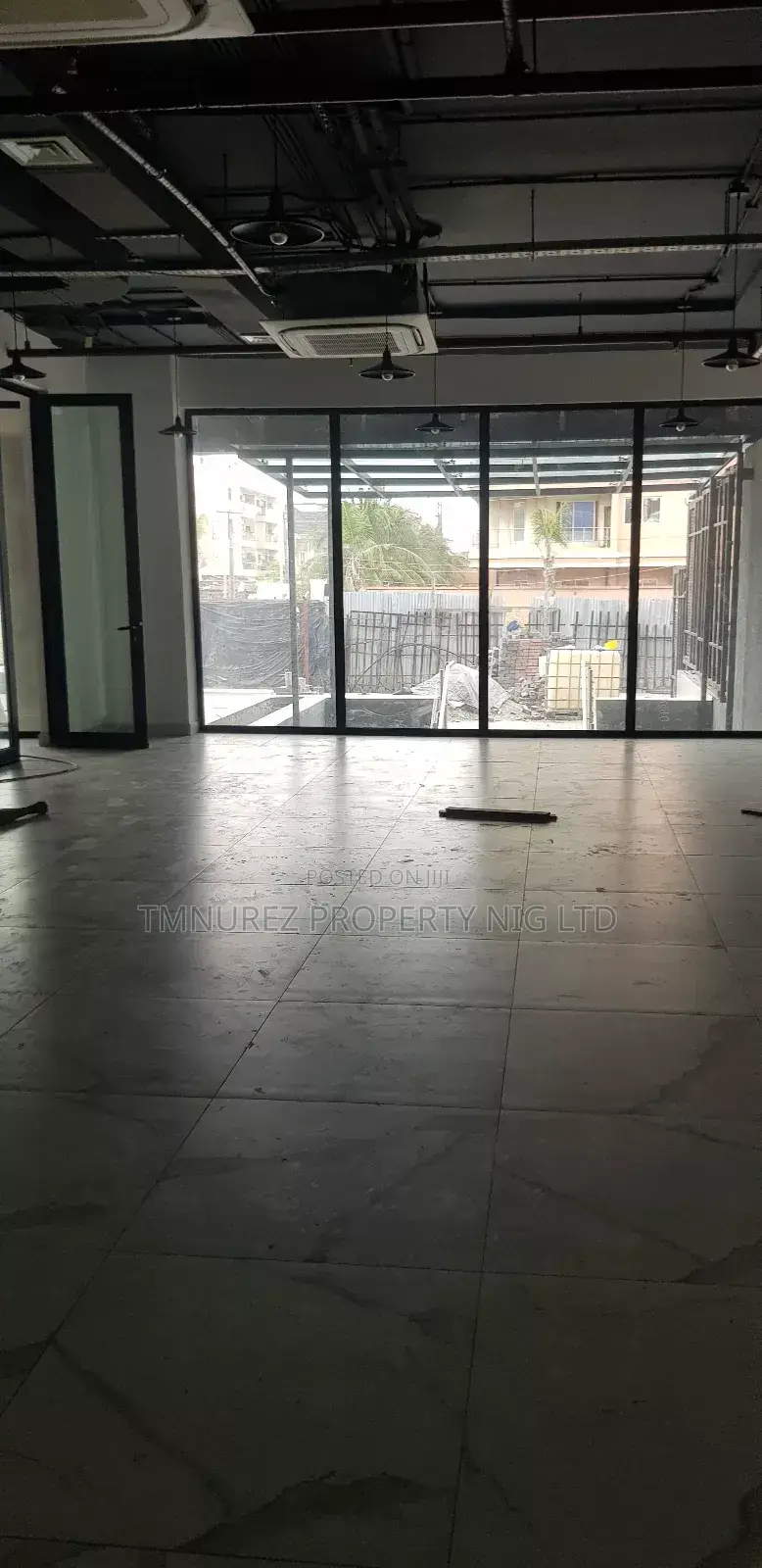 Restaurant Space,In a Good Location for Rent at Vi