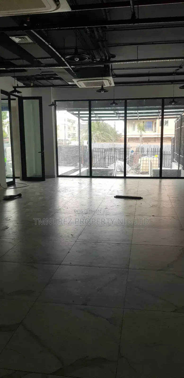 Restaurant Space,In a Good Location for Rent at Vi