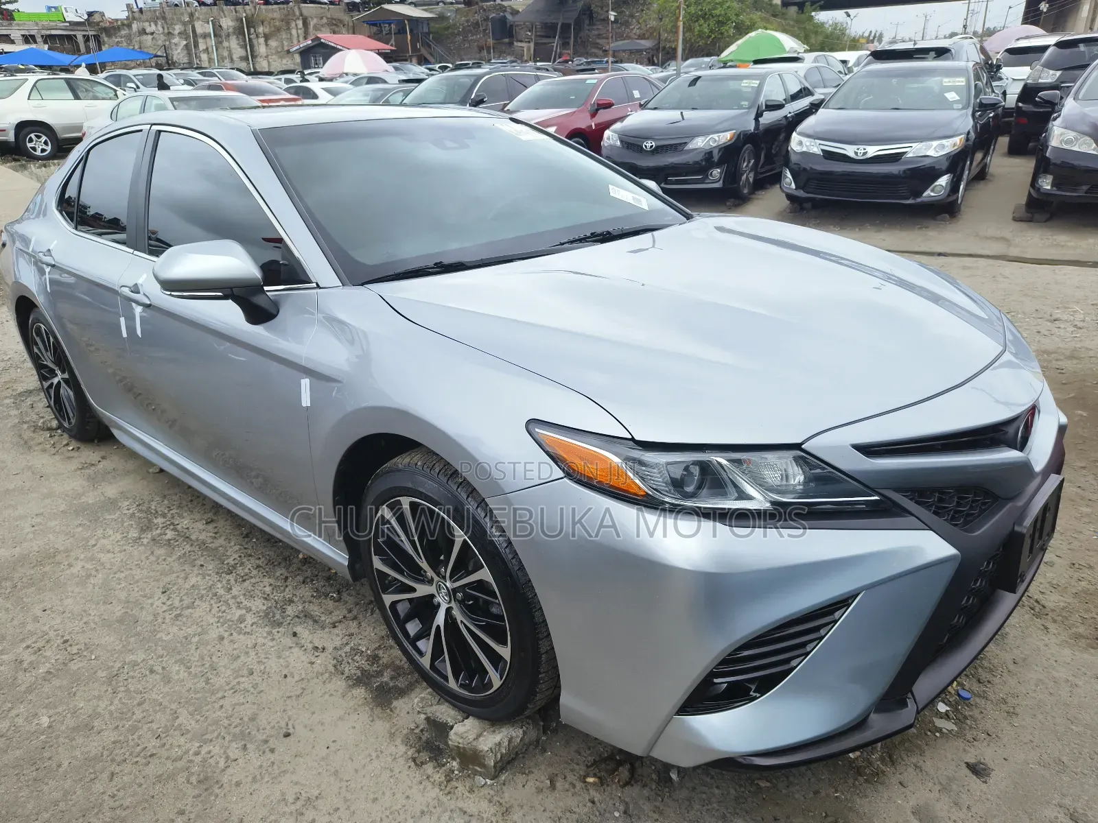 Toyota Camry SE FWD (2.5L 4cyl 8AM) 2018 Silver
