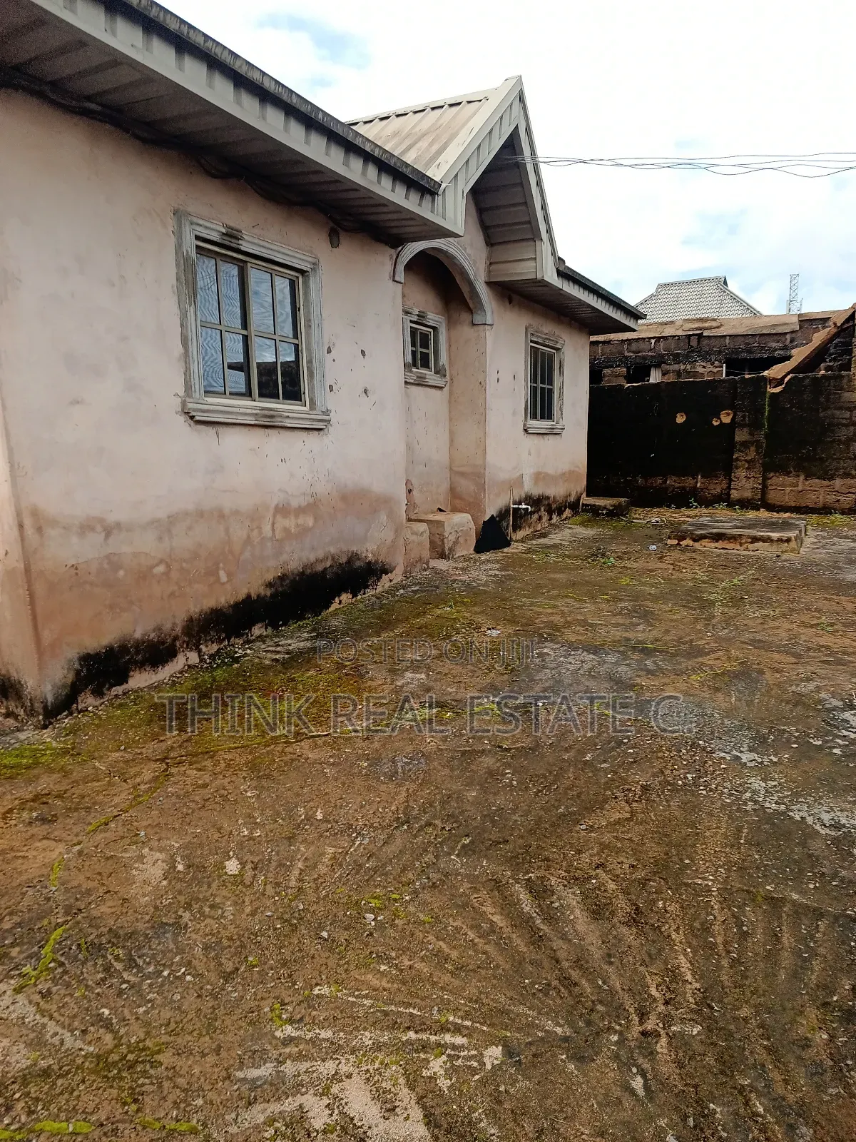 3bdrm Block of Flats in Isihor,Benin City for sale