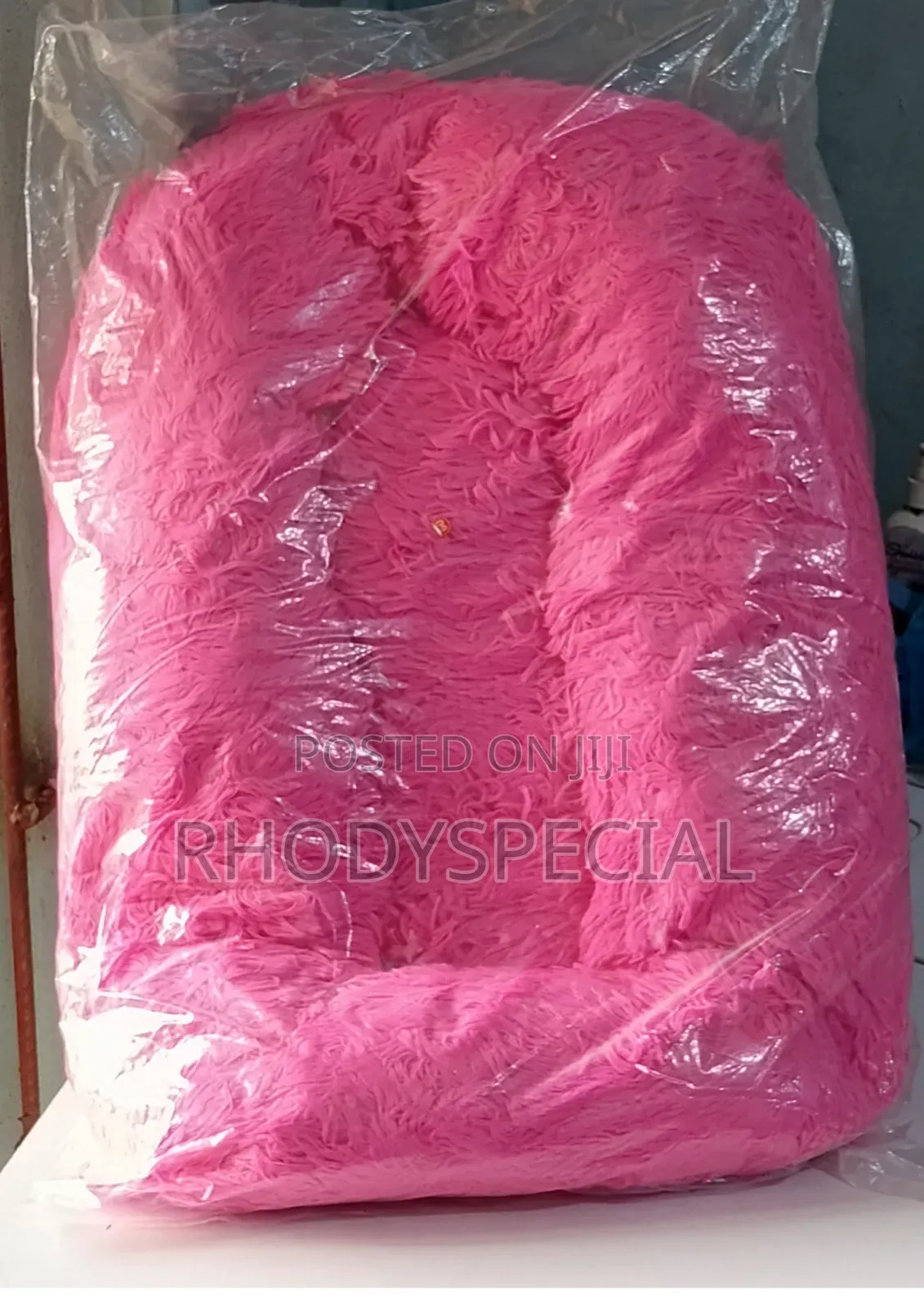 Pet Beds for Dogs and Cats: Available in Various Sizes